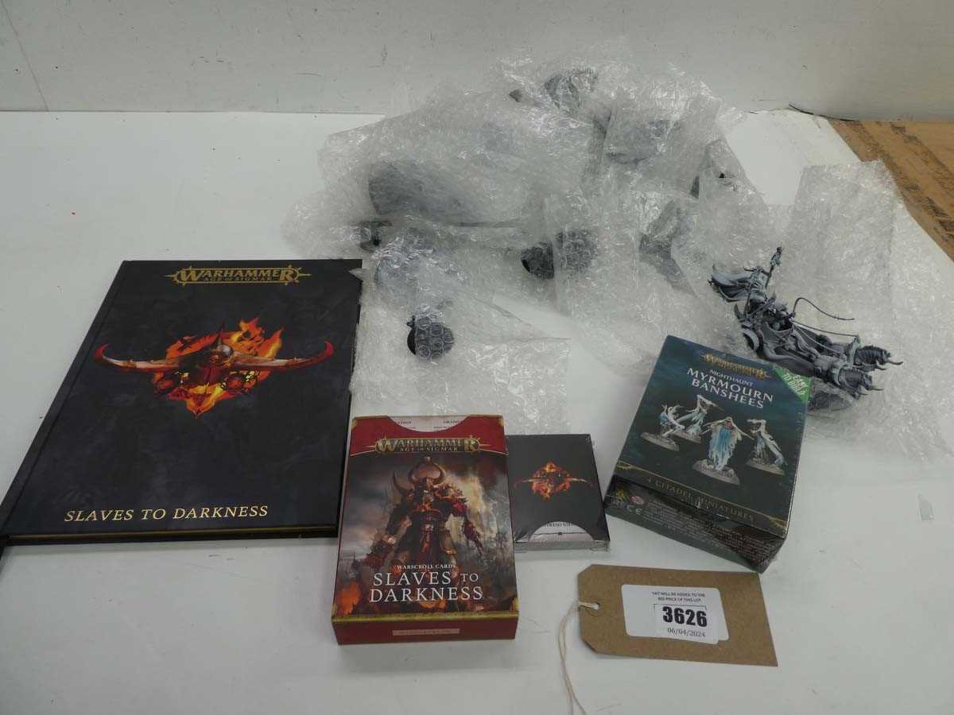 +VAT Warhammer Slaves to Darkness book, card set and models