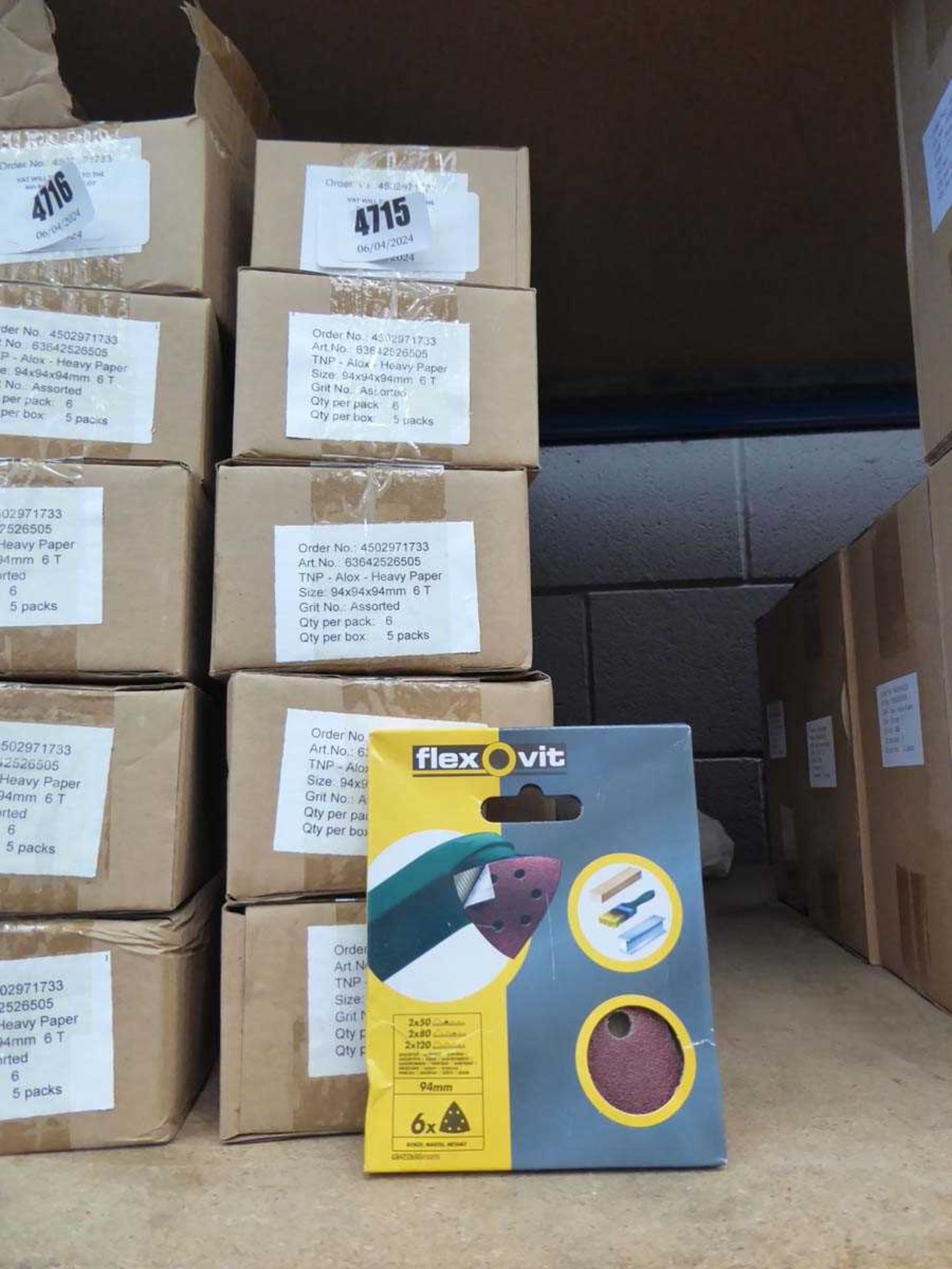 +VAT 5 boxes of assorted grit triangle sanding pads