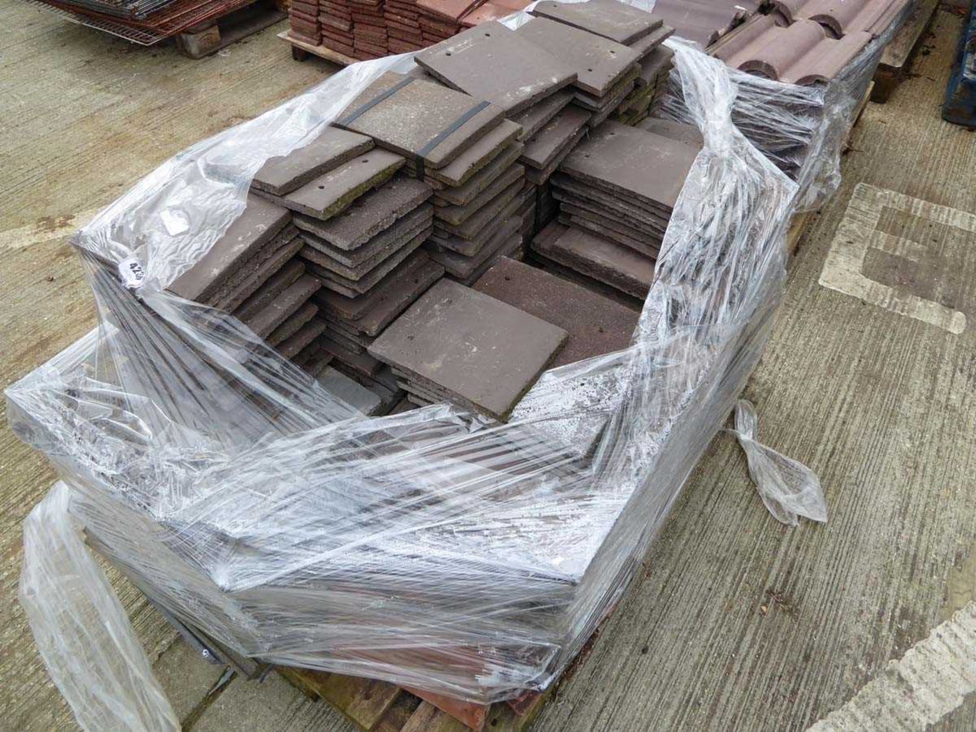 6 x pallets of roof tiles and ridge tiles - Image 2 of 7