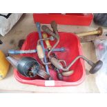 Small washing up bowl containing Esso oil tin, 2 hand drills, wheel brace and small spirit level