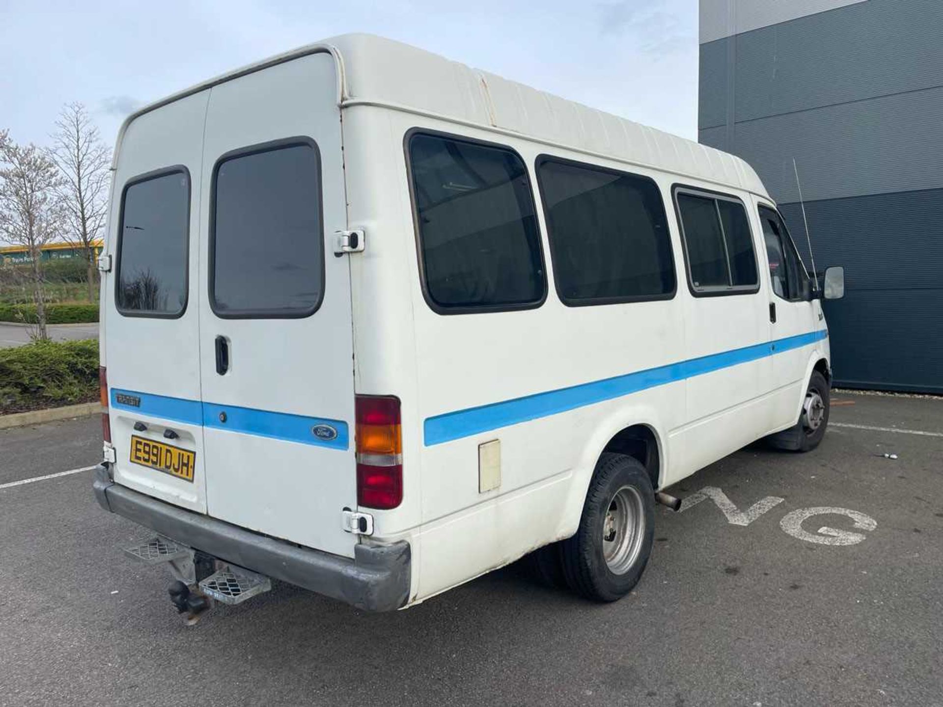 (E991 DJH) 1987 Ford Transit Mk. III day / race / camper van - converted from 150 minibus, 2500cc - Bild 6 aus 7