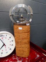 Wicker and chromed table lamp