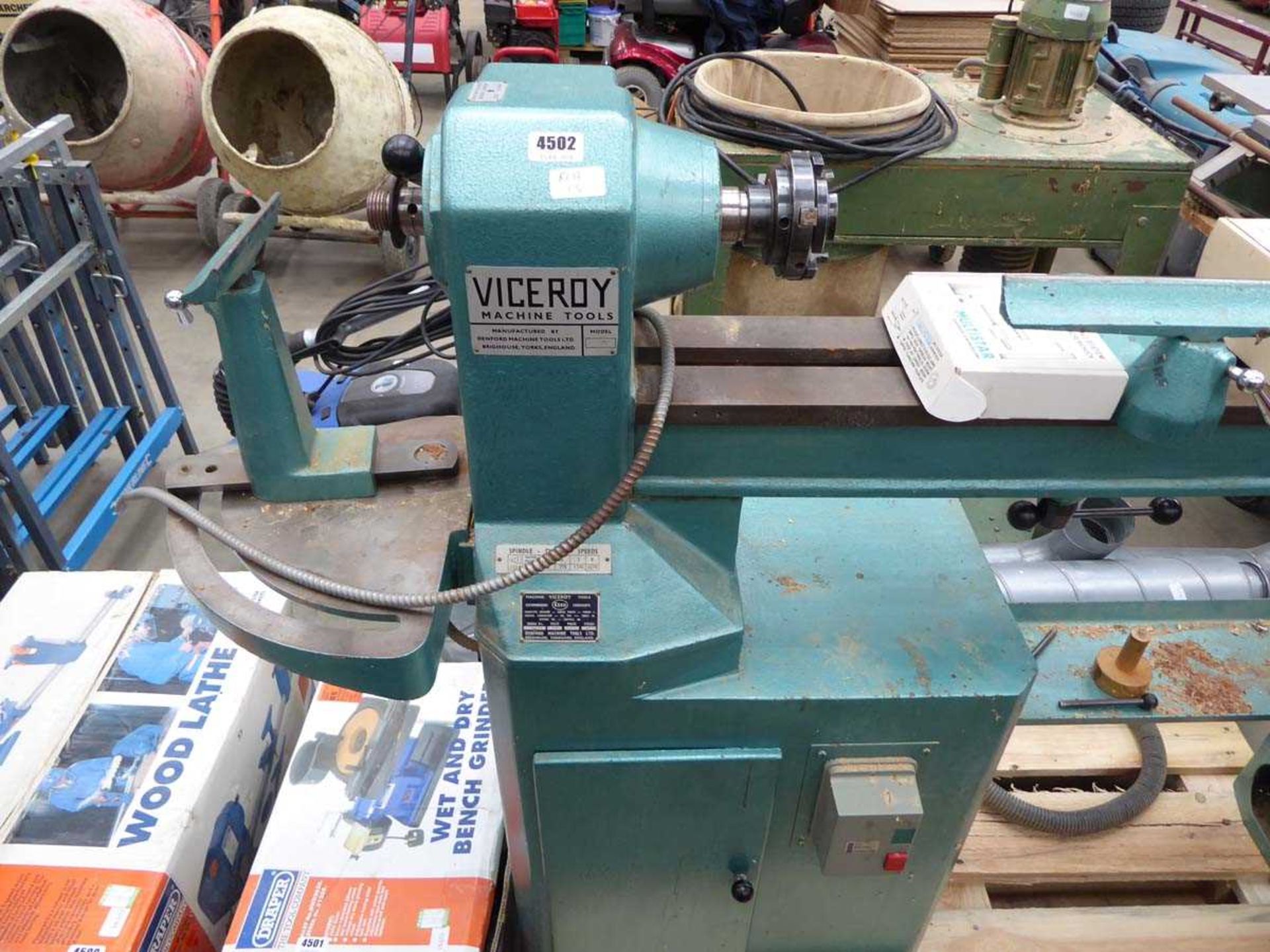 Viceroy 3 phase lathe with chuck system - Image 2 of 4