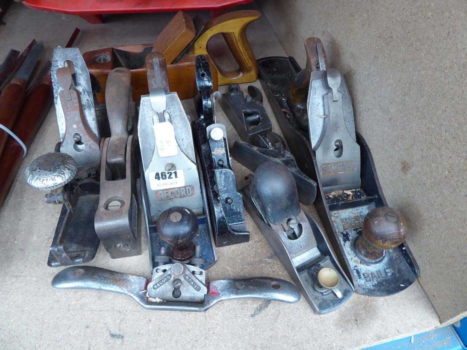 Assortment of various woodworking planes inc. a compass plane