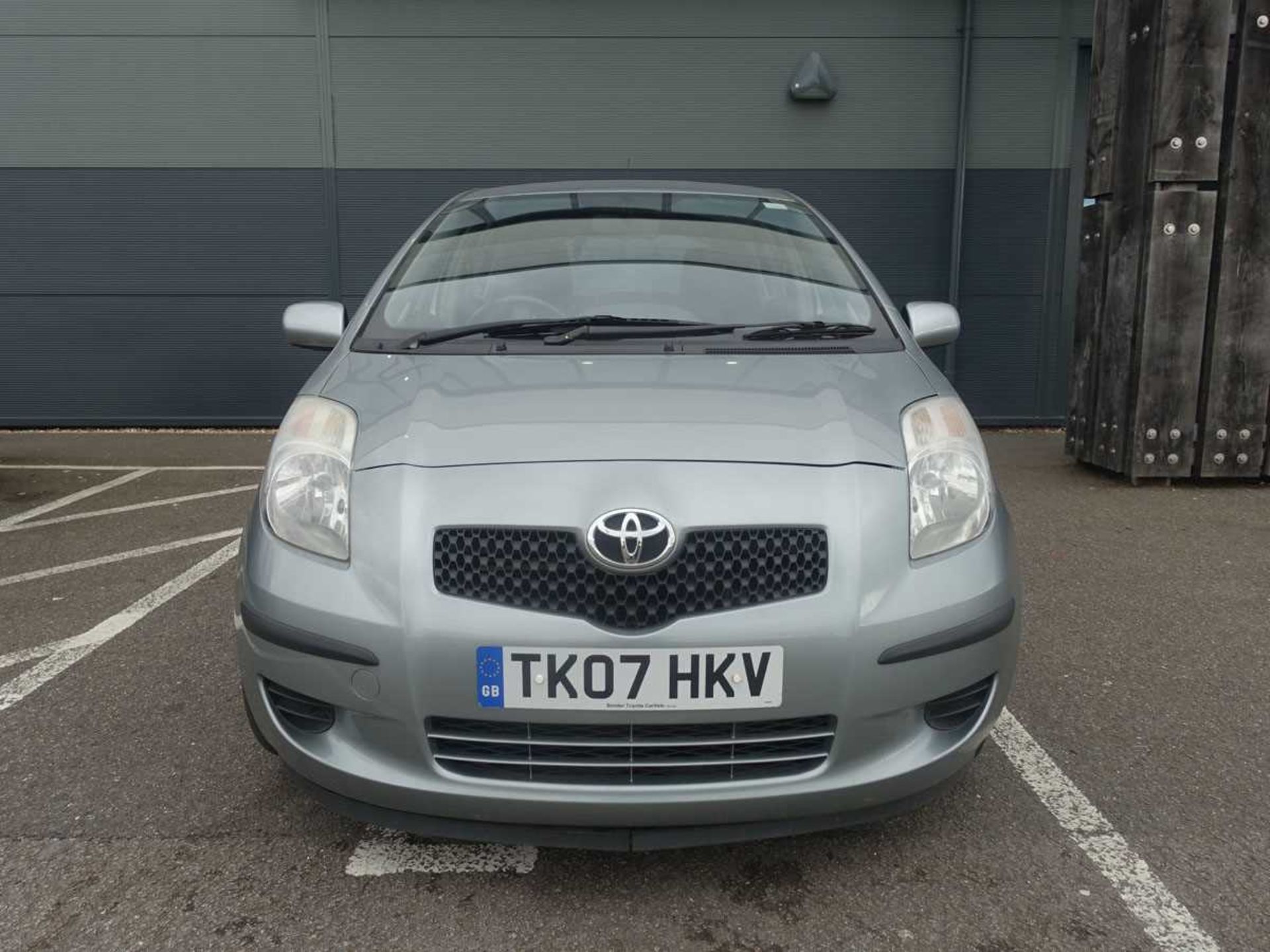 (TK07 HKV) Toyota Yaris Zinc D-4D 5-door hatchback in silver, 1364cc diesel, 5-speed manual, first - Image 8 of 10