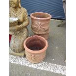 3 round terracotta pots