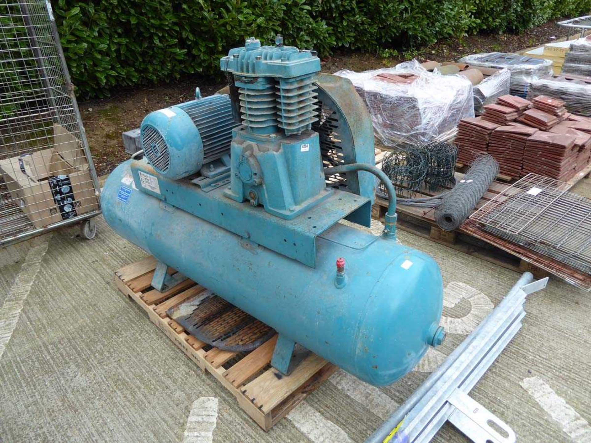 Large heavy duty compressor In need of repair - Image 2 of 2