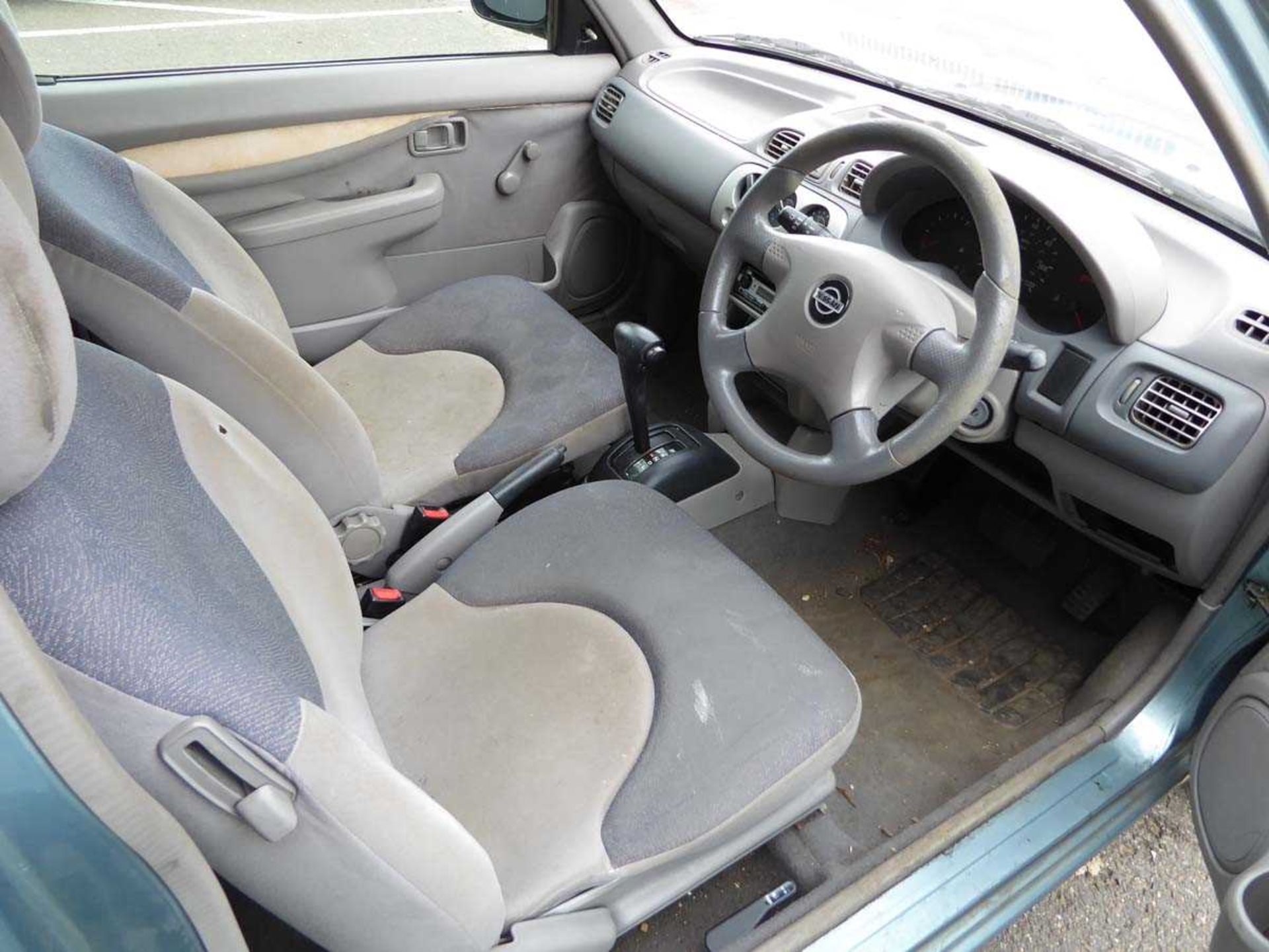 (YT02 YYC) Nissan Micra S Auto, 3-door hatchback in grey, first registered 27/03/2002, 998cc - Bild 6 aus 10