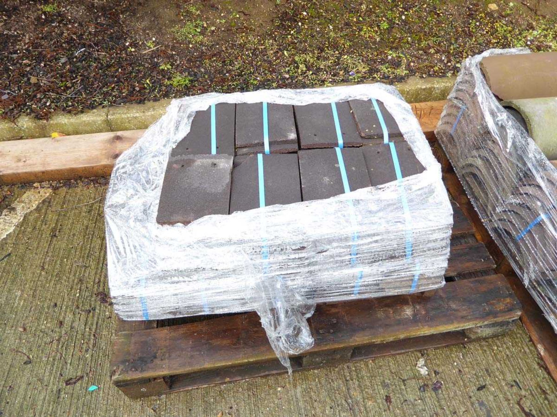 6 x pallets of roof tiles and ridge tiles - Bild 7 aus 7