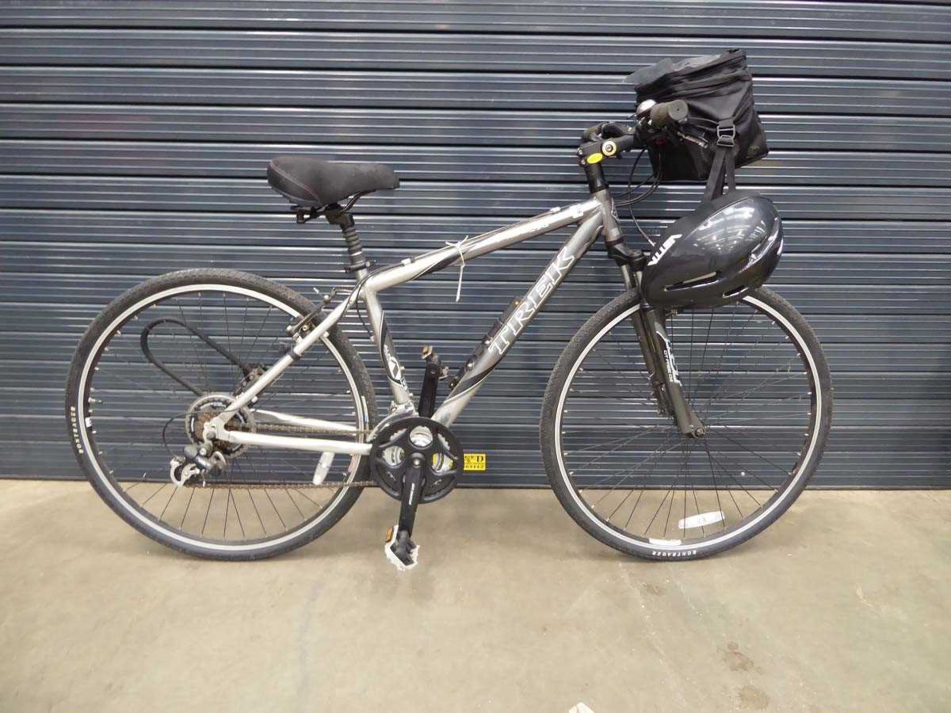 Trek grey town bike with front basket