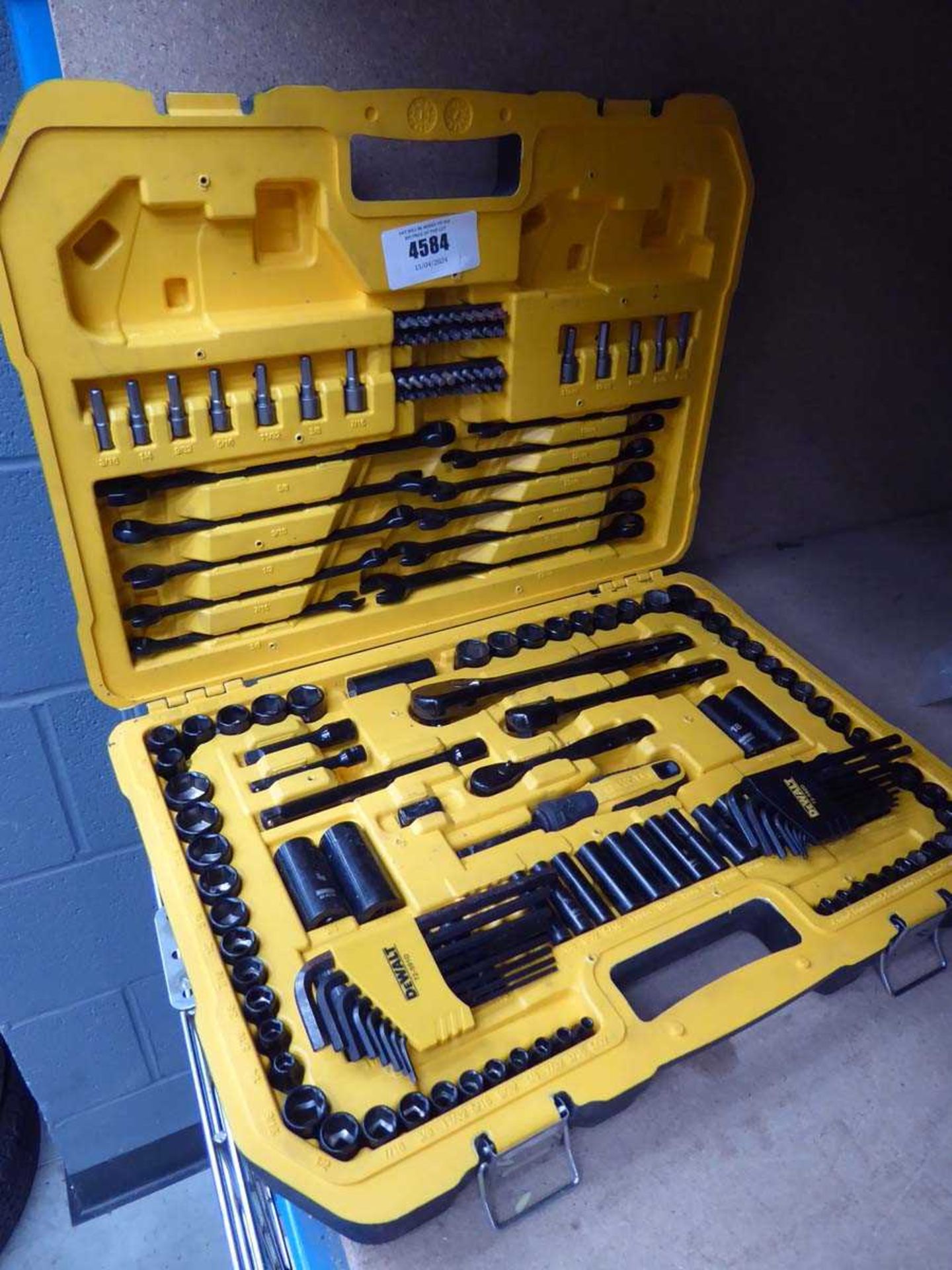 +VAT Dewalt socket set