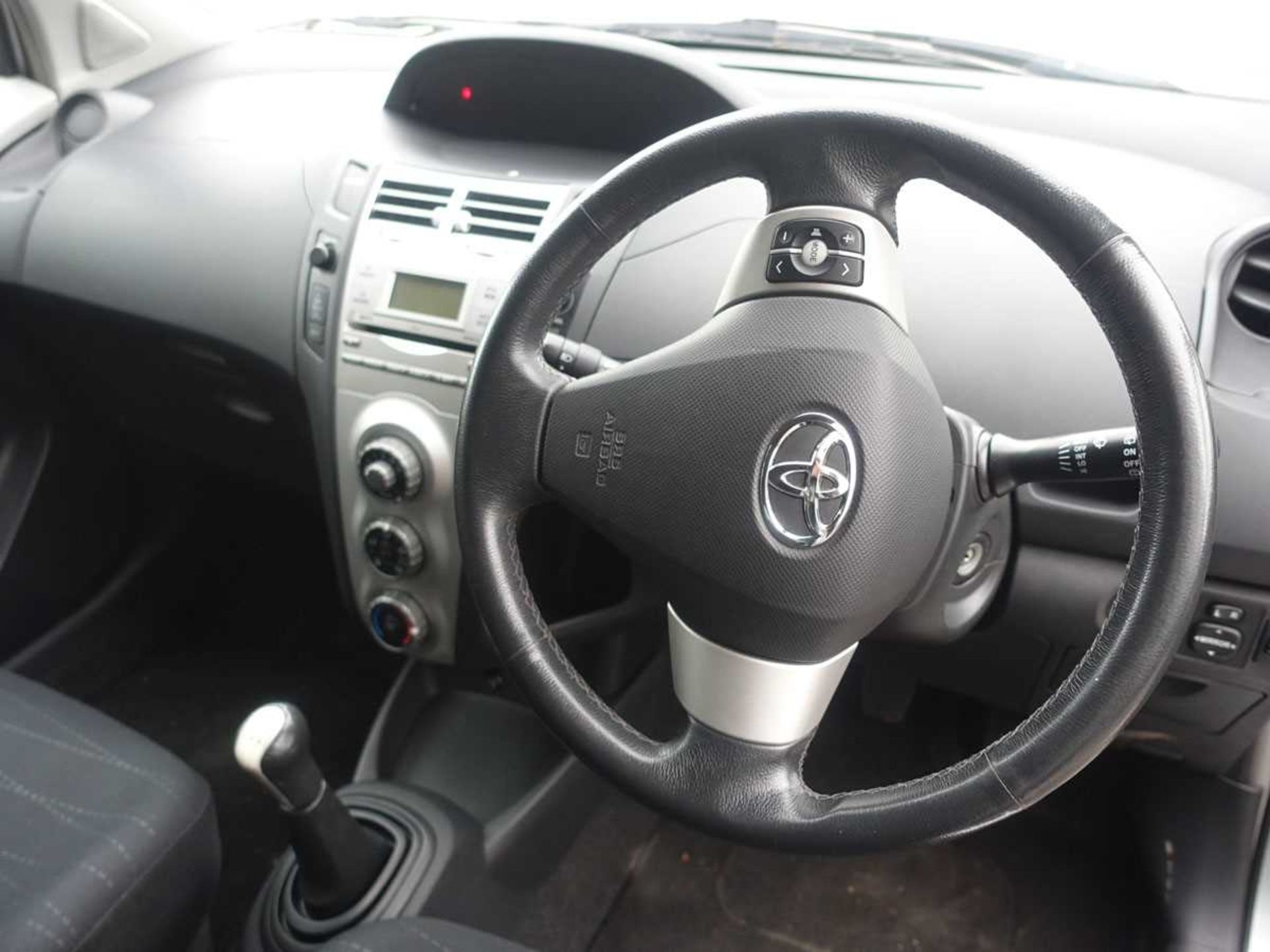 (TK07 HKV) Toyota Yaris Zinc D-4D 5-door hatchback in silver, 1364cc diesel, 5-speed manual, first - Image 5 of 10