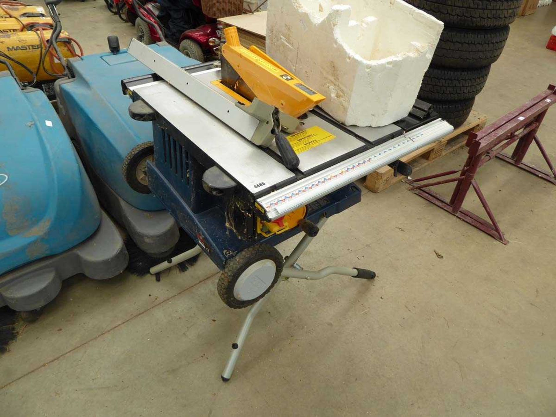 Large Ryobi fold out table saw