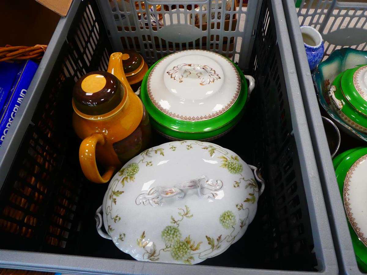 3 boxes and a picnic basket containing Wedgwood and Royal Copenhagen collectors plates, teapots, - Image 4 of 4