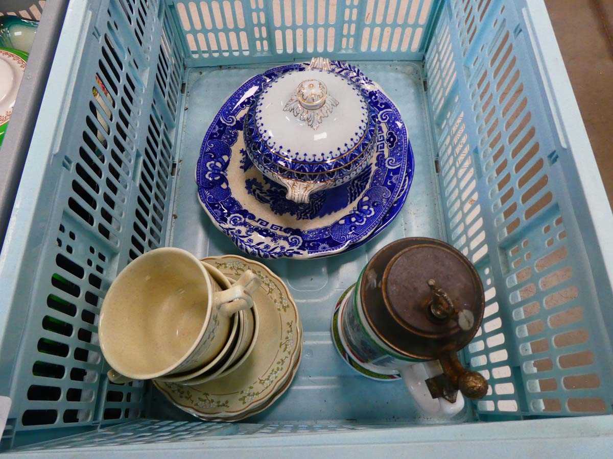 3 boxes and a picnic basket containing Wedgwood and Royal Copenhagen collectors plates, teapots, - Image 2 of 4