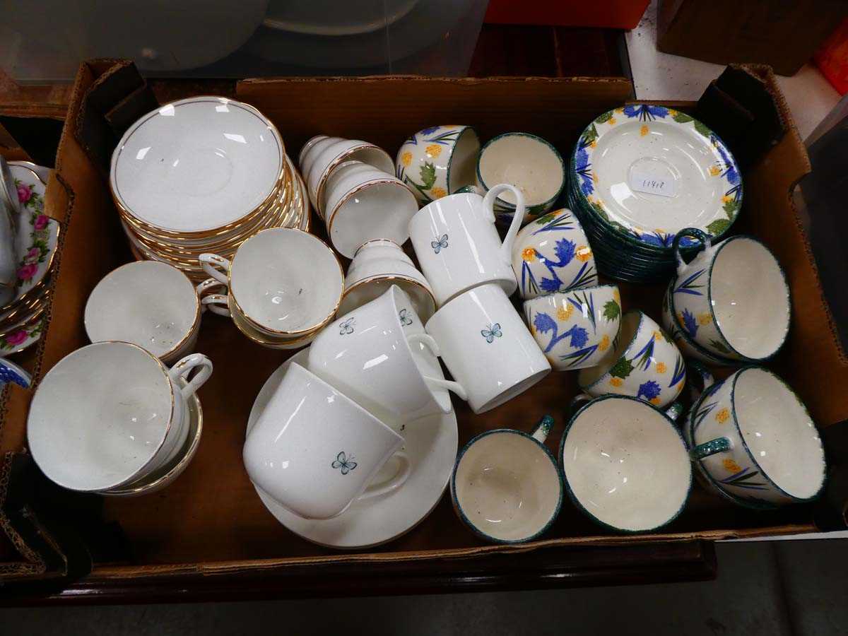 4 boxes containing butterfly and floral patterned crockery - Image 4 of 4