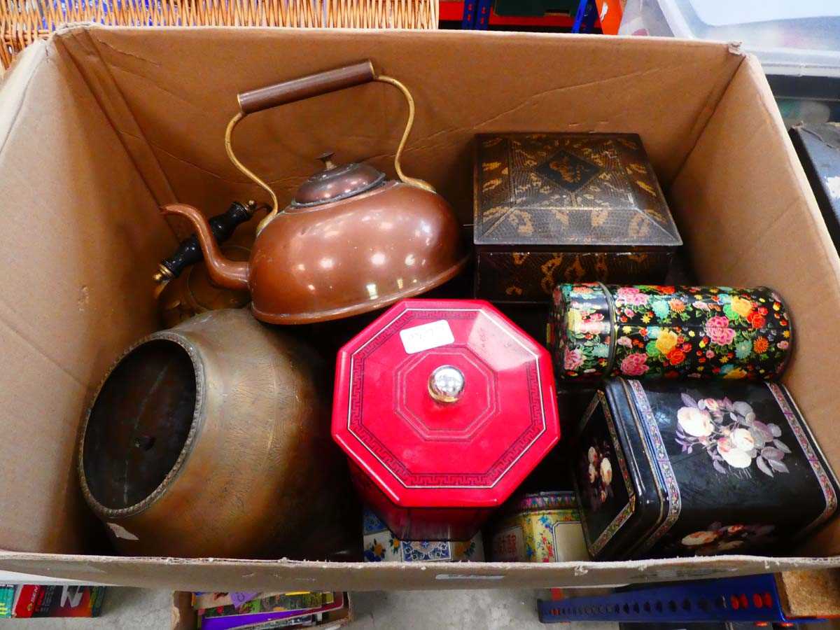 Box of vintage tins plus copper/brass kettles and a pot