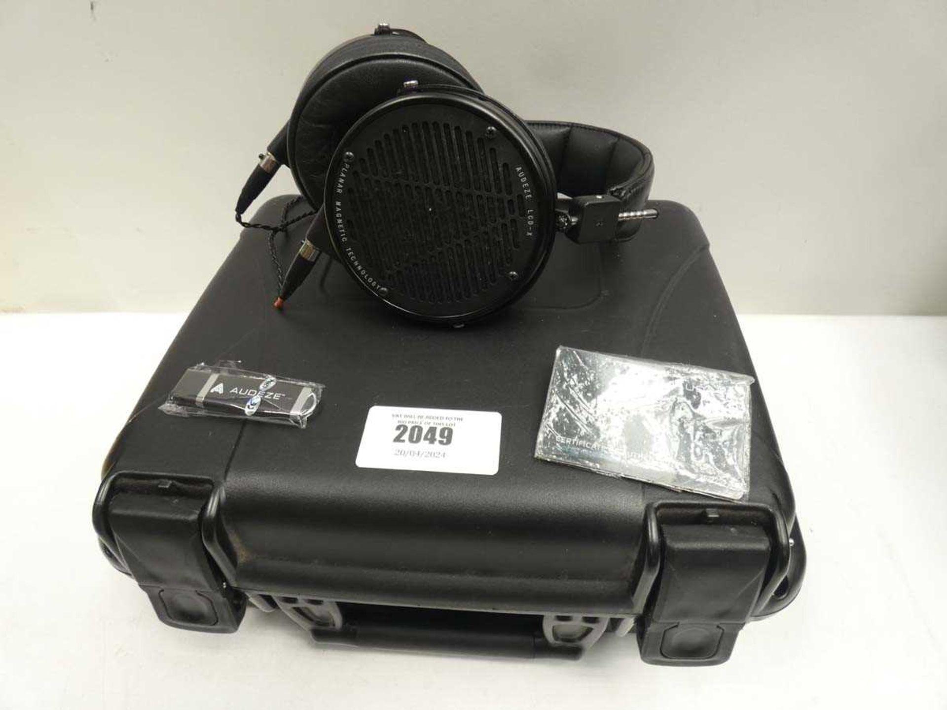 +VAT Audeze LCD-X Planar Magnetic Headphones with flight case