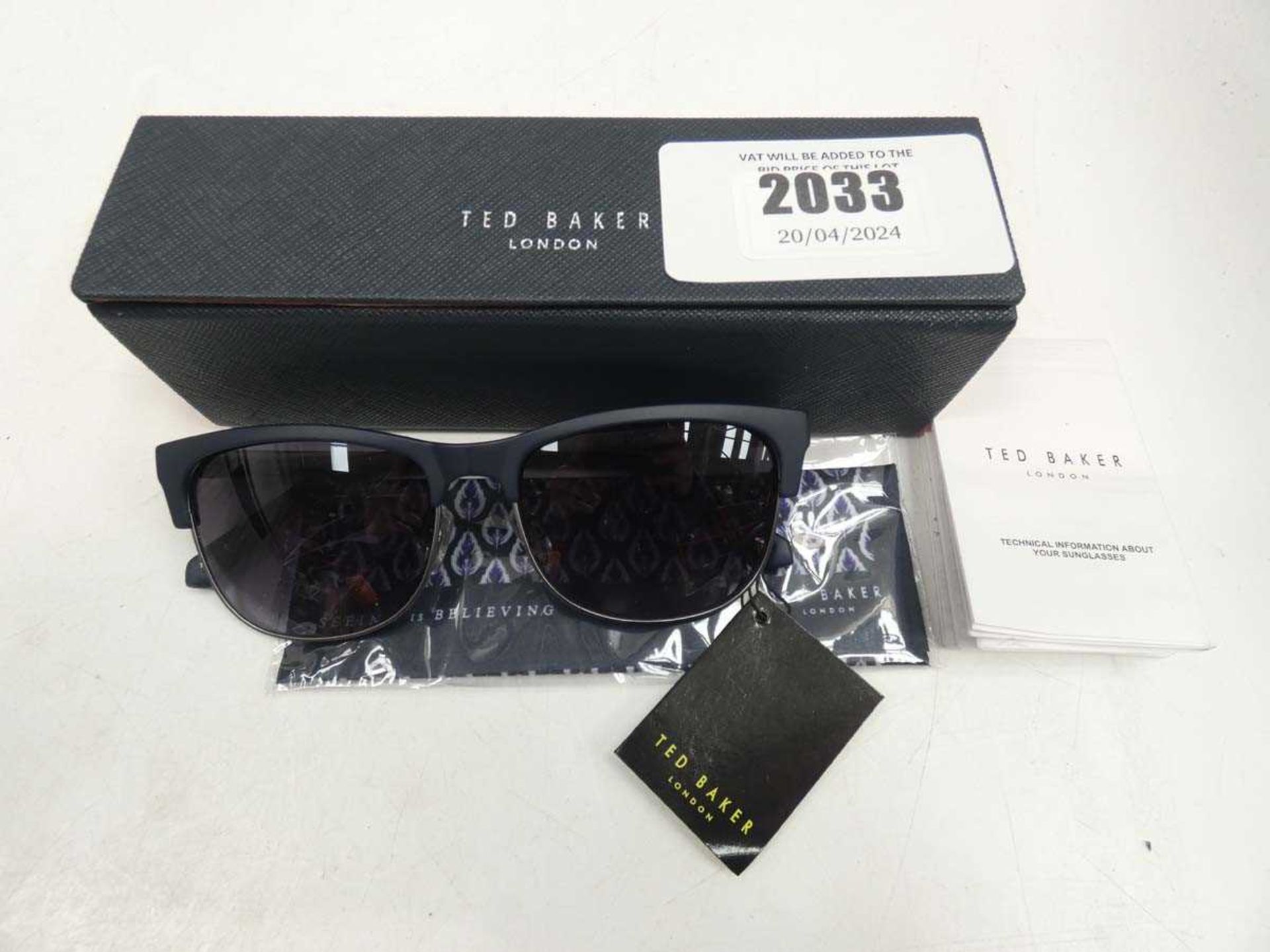 +VAT Ted Baker Dalton 1528 sunglasses with case