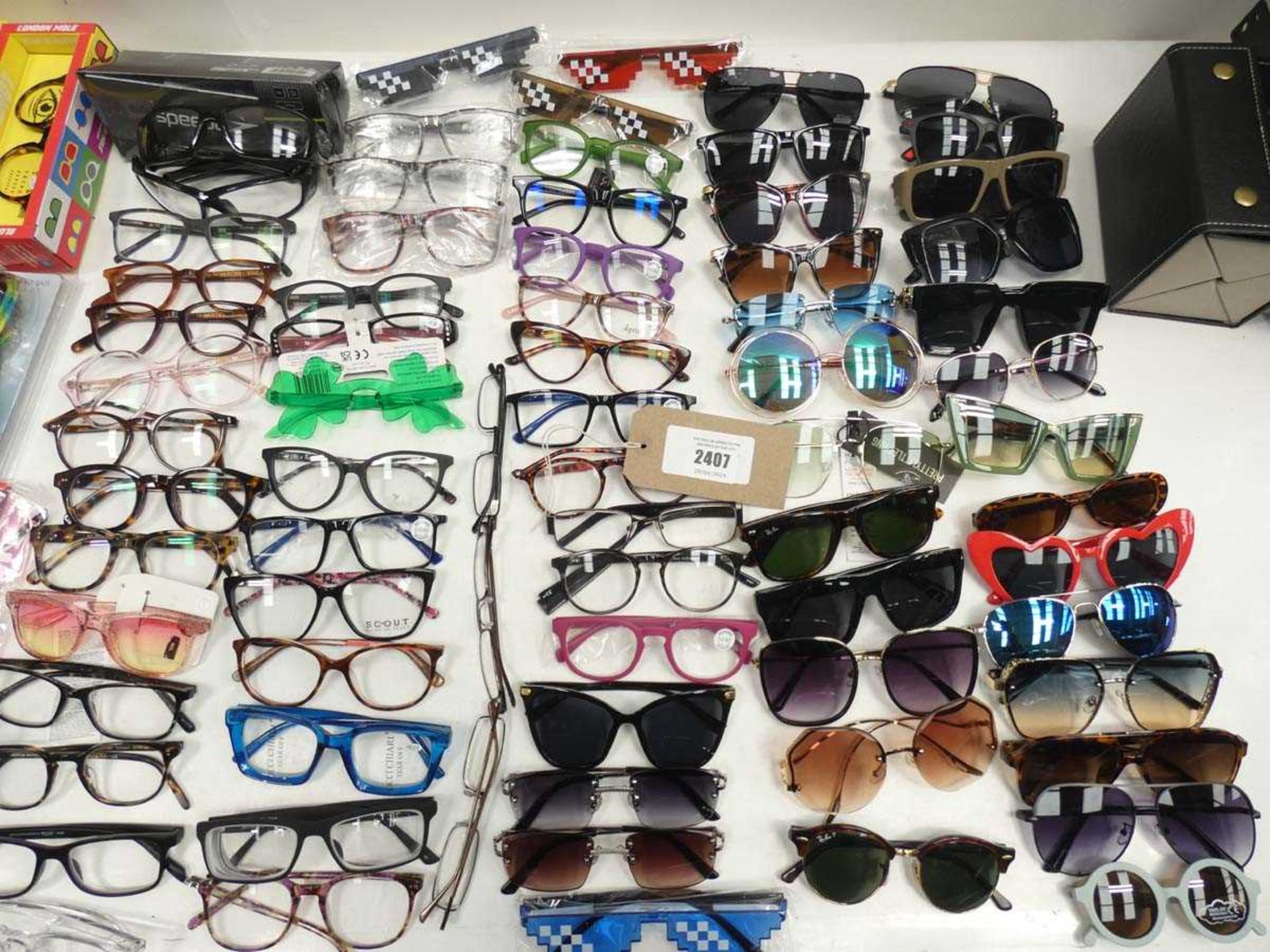 +VAT Quantity of loose sunglasses and reading glasses