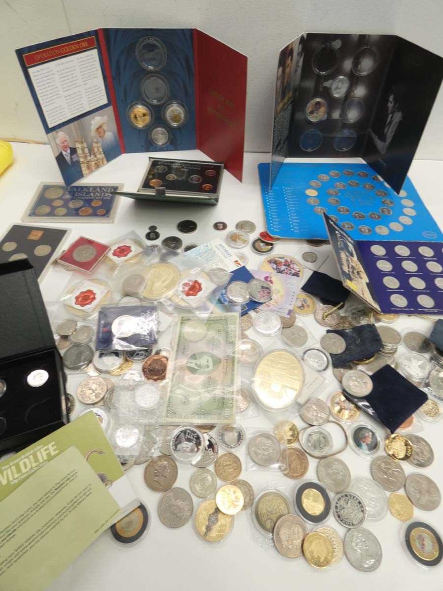 +VAT Box containing selection of collectable and commemorative coins, tokens, sets and starter sets