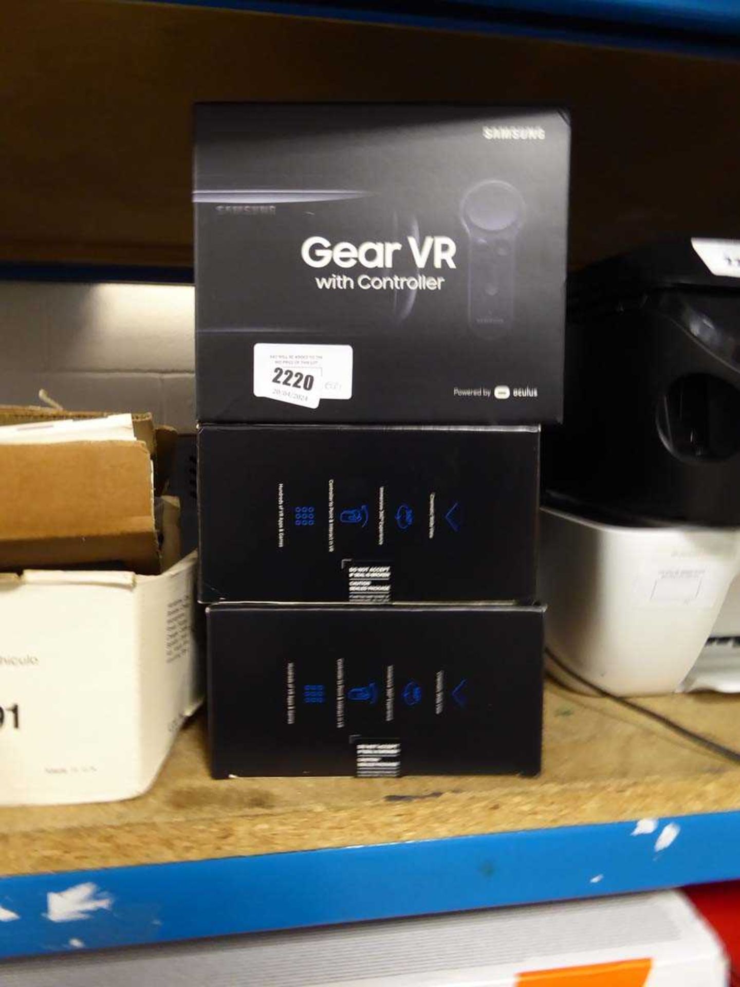 +VAT 3 Samsung GearVR headsets and controllers