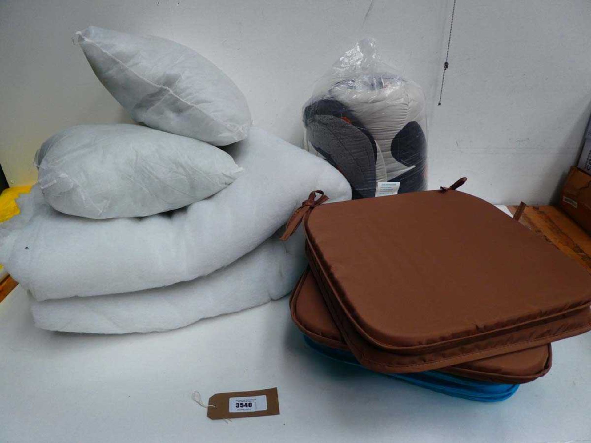 +VAT 2 x Pillow inners, 8 x seat cushion pads, large amount of wadding and a quilted blanket