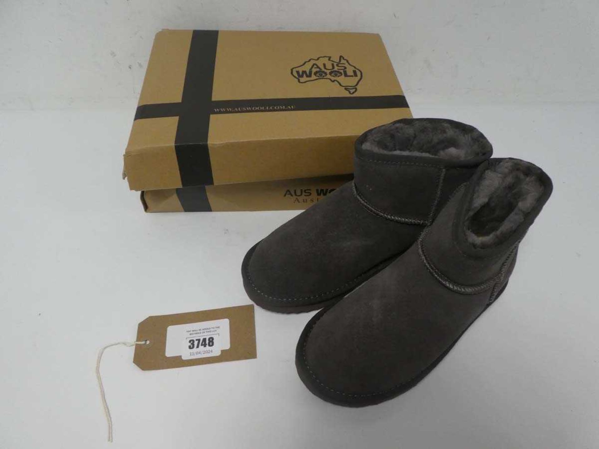 +VAT 1 x ladies Aus Wooli grey boots, UK 3