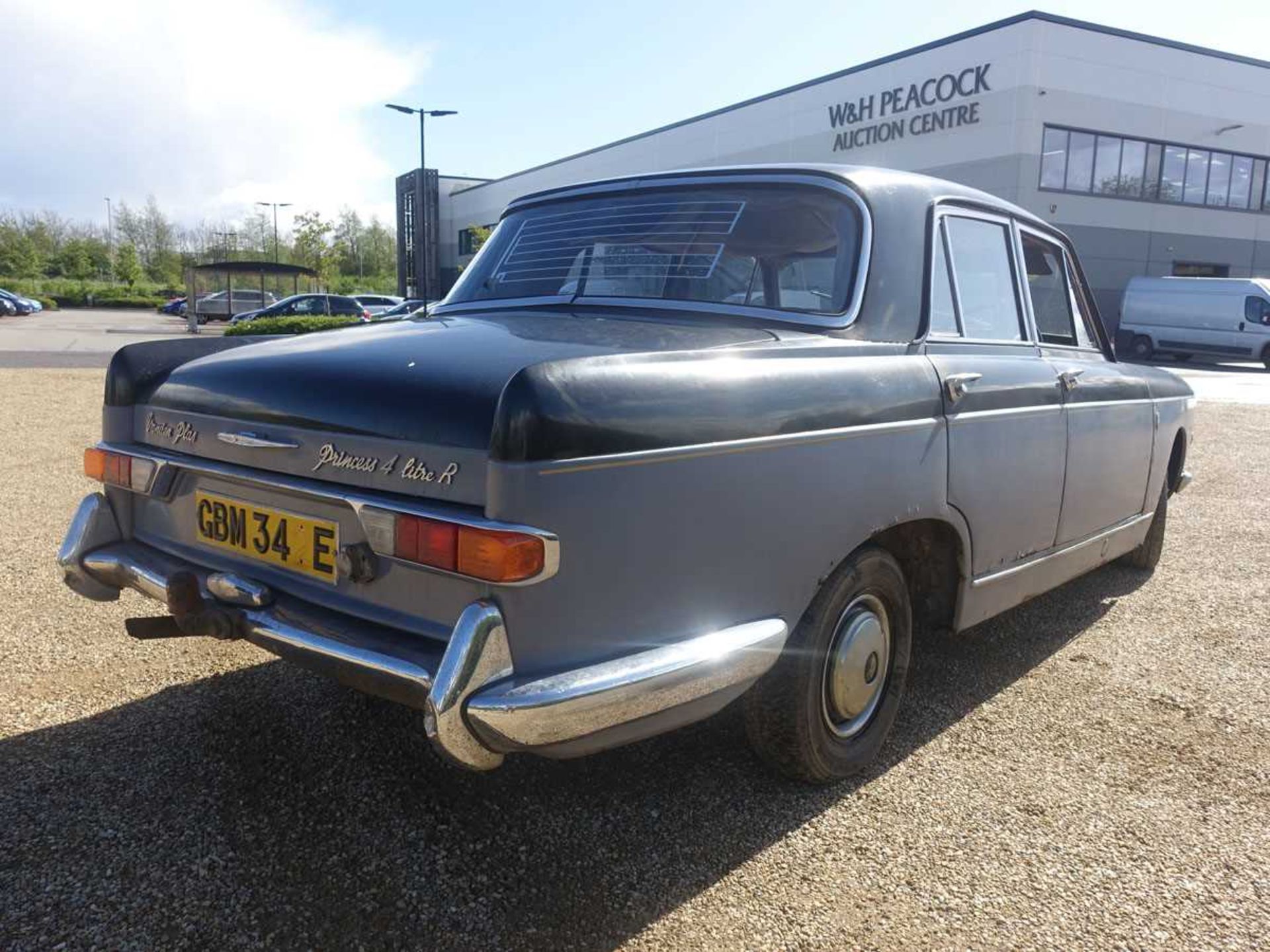 (GBM 342E) 1967 Vanden Plas Princess 4 litre R Saloon in blue/black with Rolls Royce 3909cc petrol - Image 11 of 13