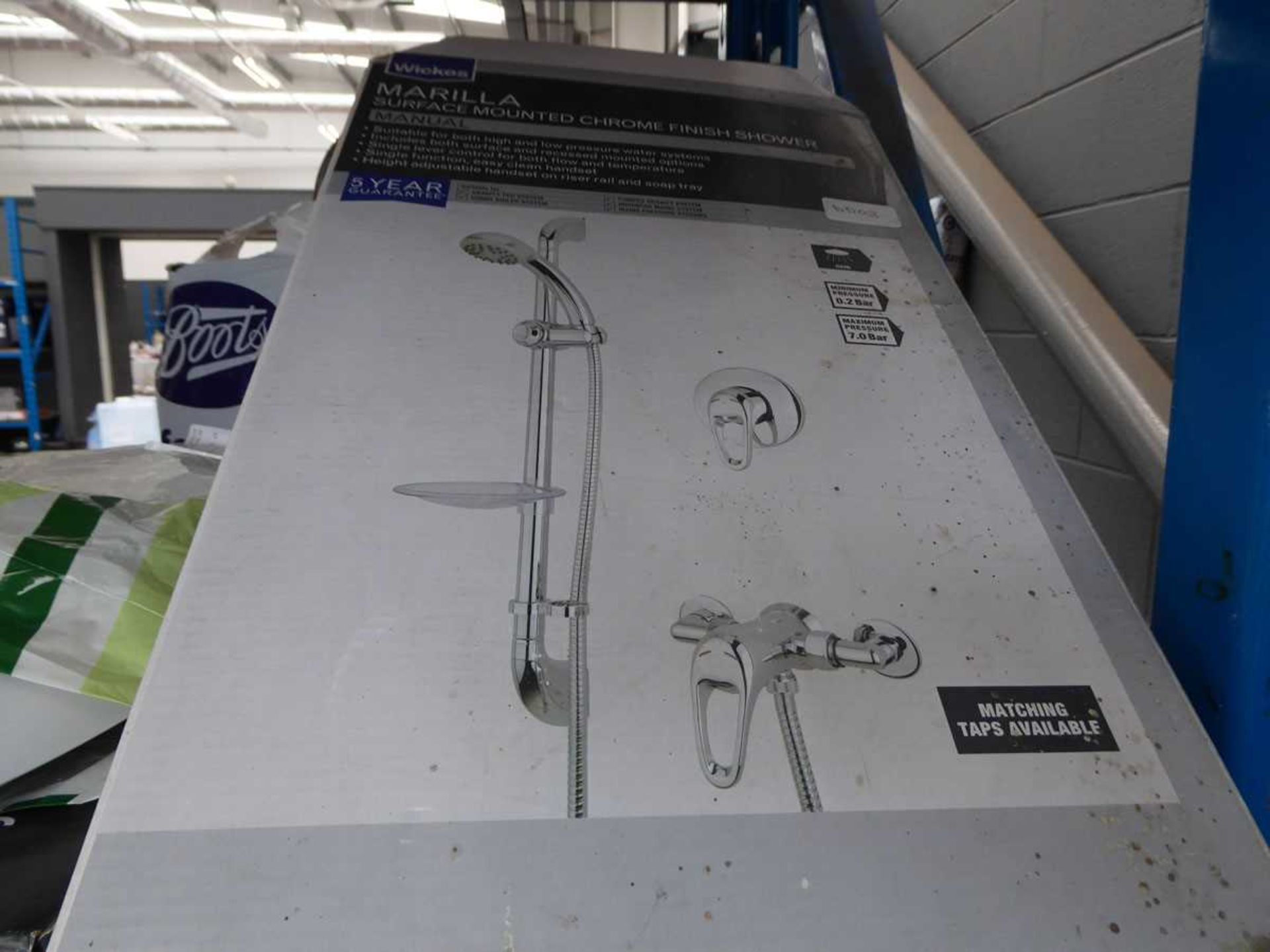 Thermostatic shower kit and a electric shower
