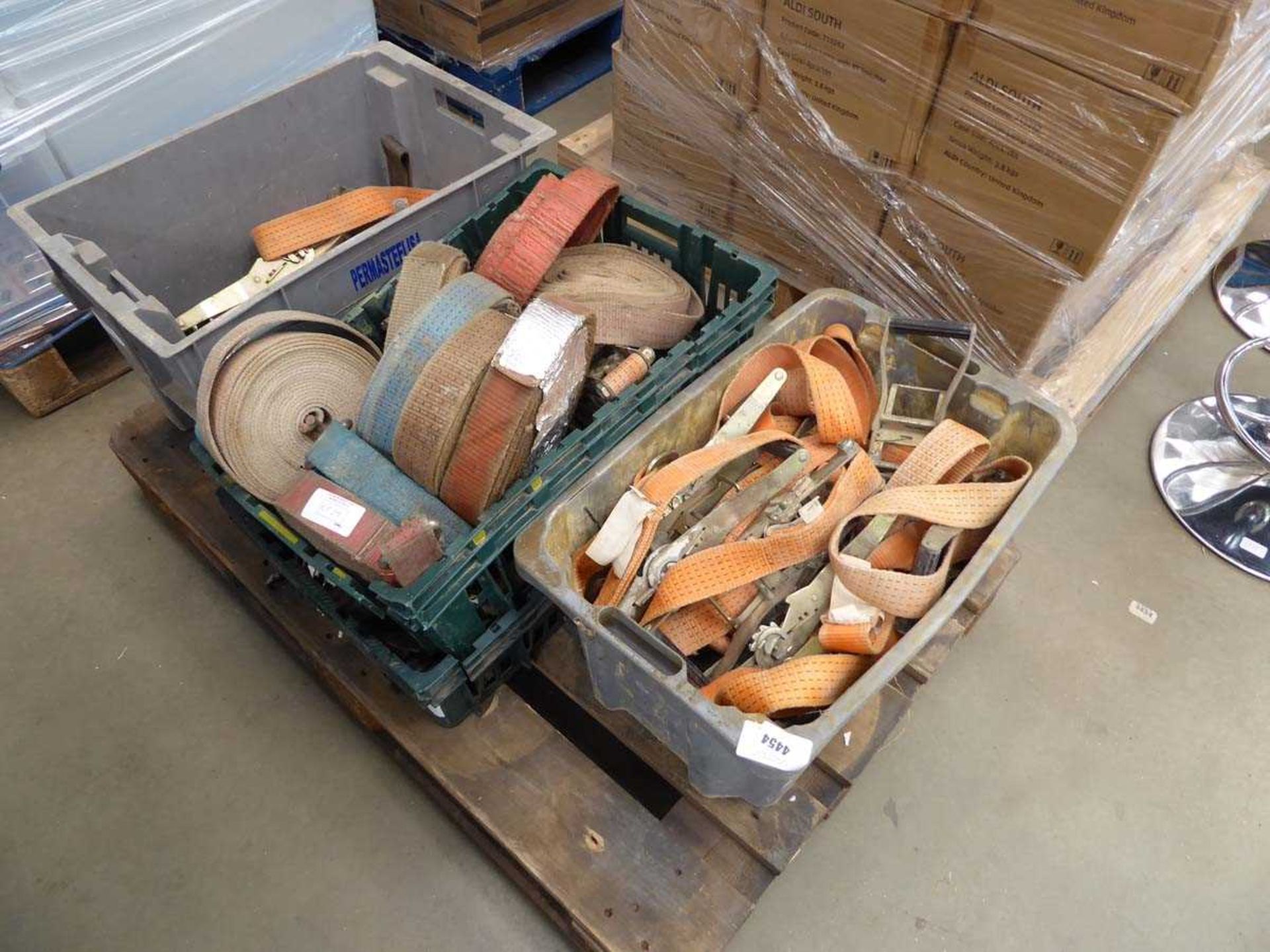 +VAT Pallet containing used lorry straps