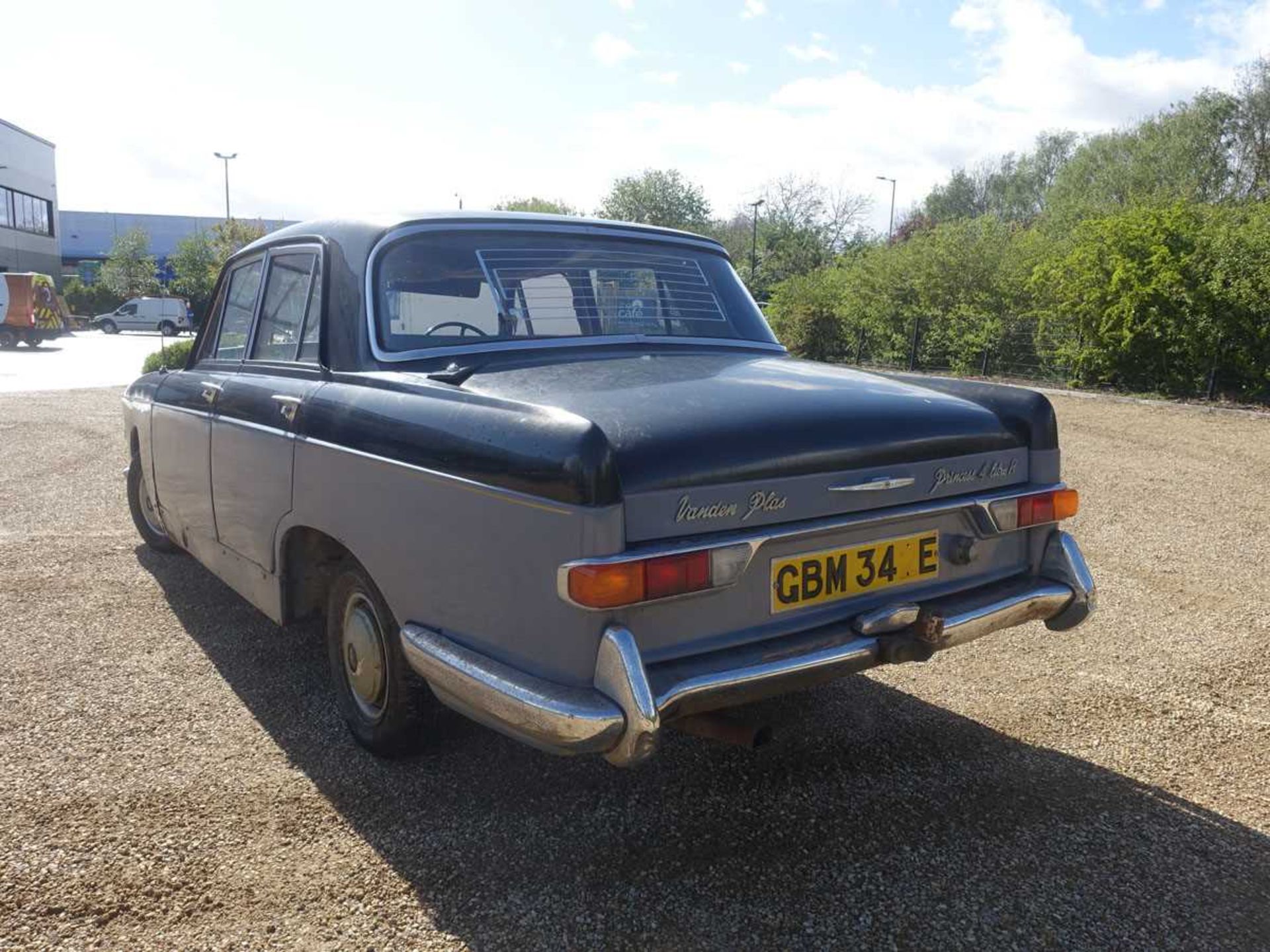 (GBM 342E) 1967 Vanden Plas Princess 4 litre R Saloon in blue/black with Rolls Royce 3909cc petrol - Image 7 of 13