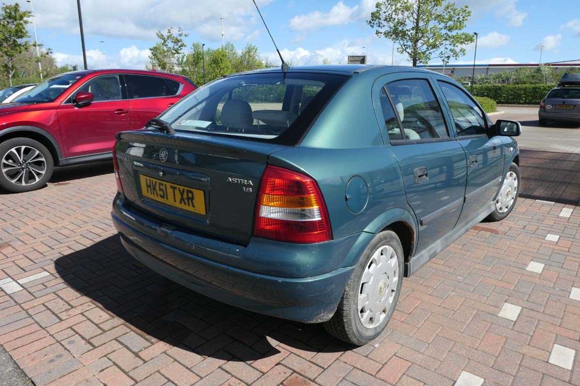 (HK51 TXR) Vauxhall Astra Club 8V, first registered 29.11.2001, 5 door hatchback in green, 1598cc - Image 5 of 11