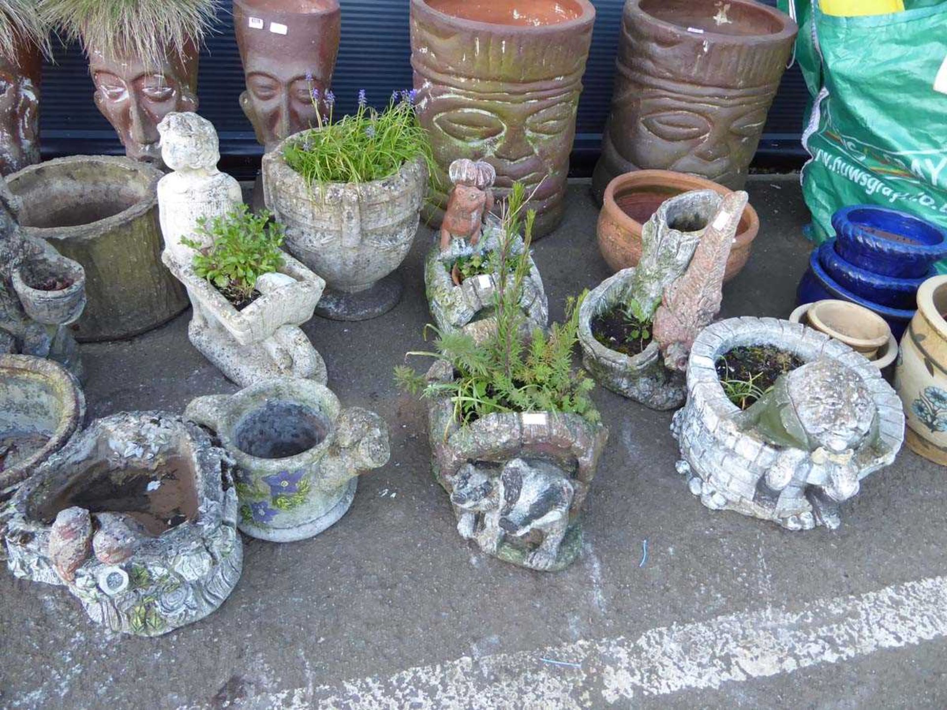Large qty of concrete pots and garden ornaments - Image 5 of 6