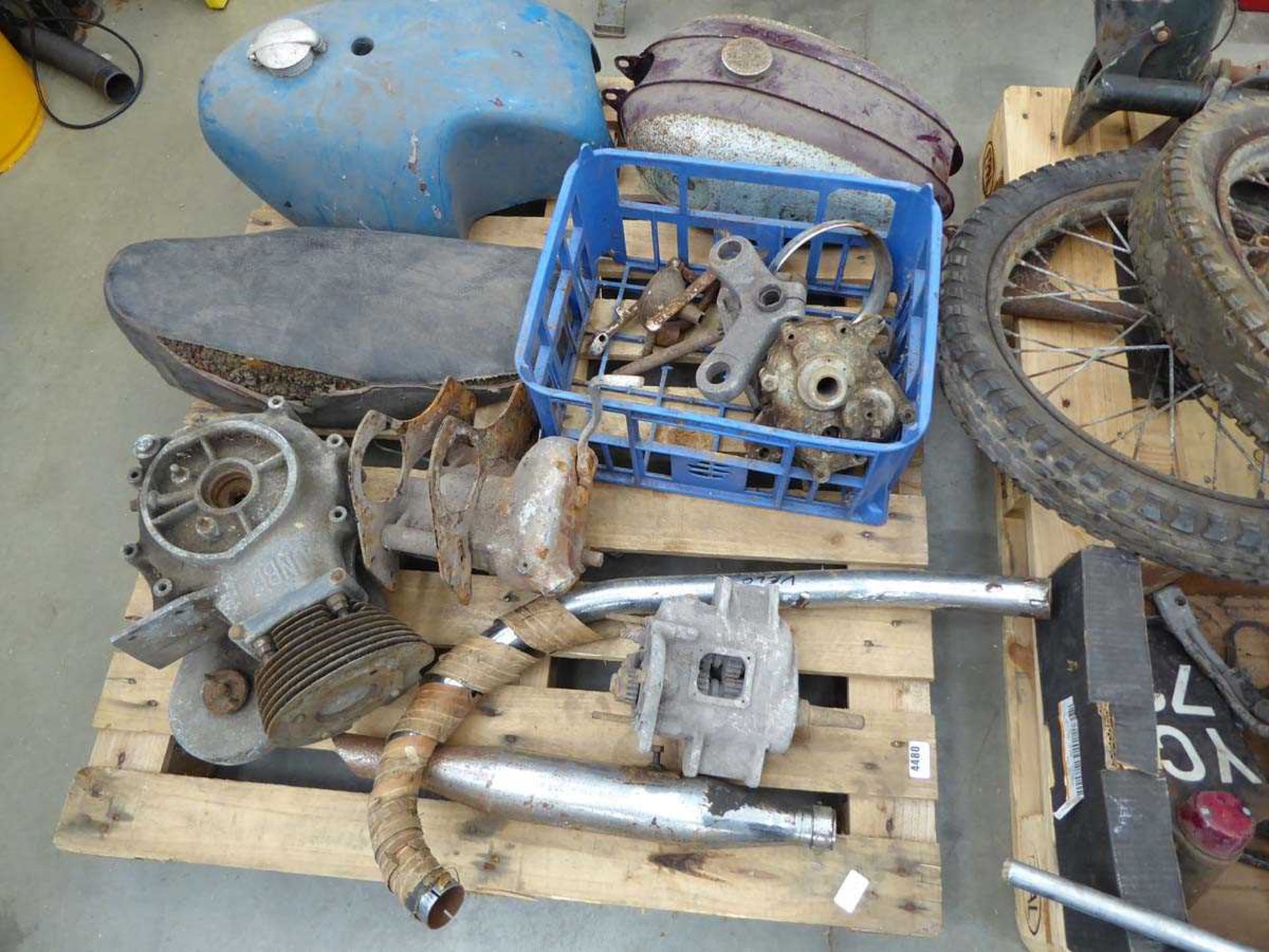 2 pallets of vintage motorcycle spares including wheels, tyres, handlebars, fuel tanks, seats, - Image 3 of 3