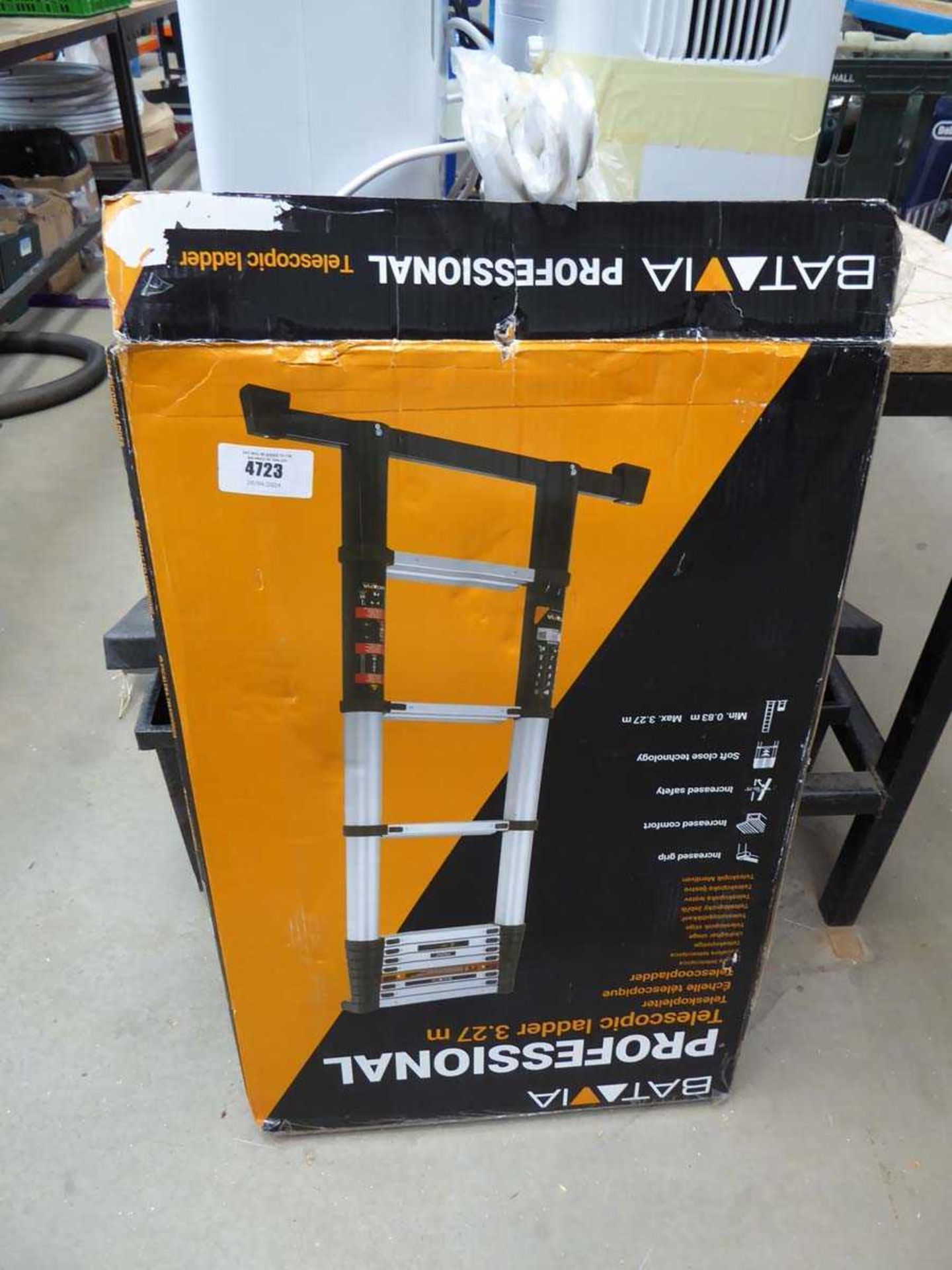 +VAT Boxed Batavia telescopic ladder