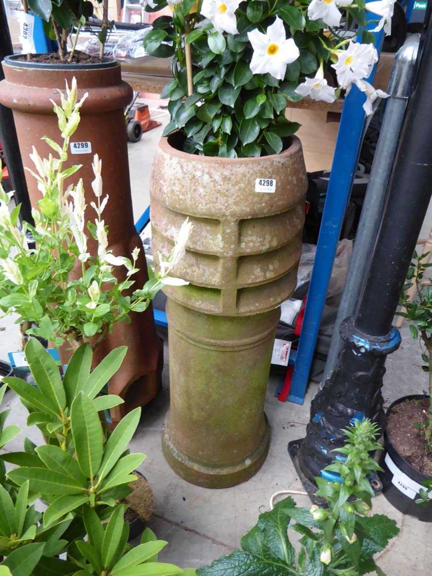 Fluted top chimney pot