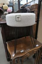 +VAT Dressing table stool and hairpin supports
