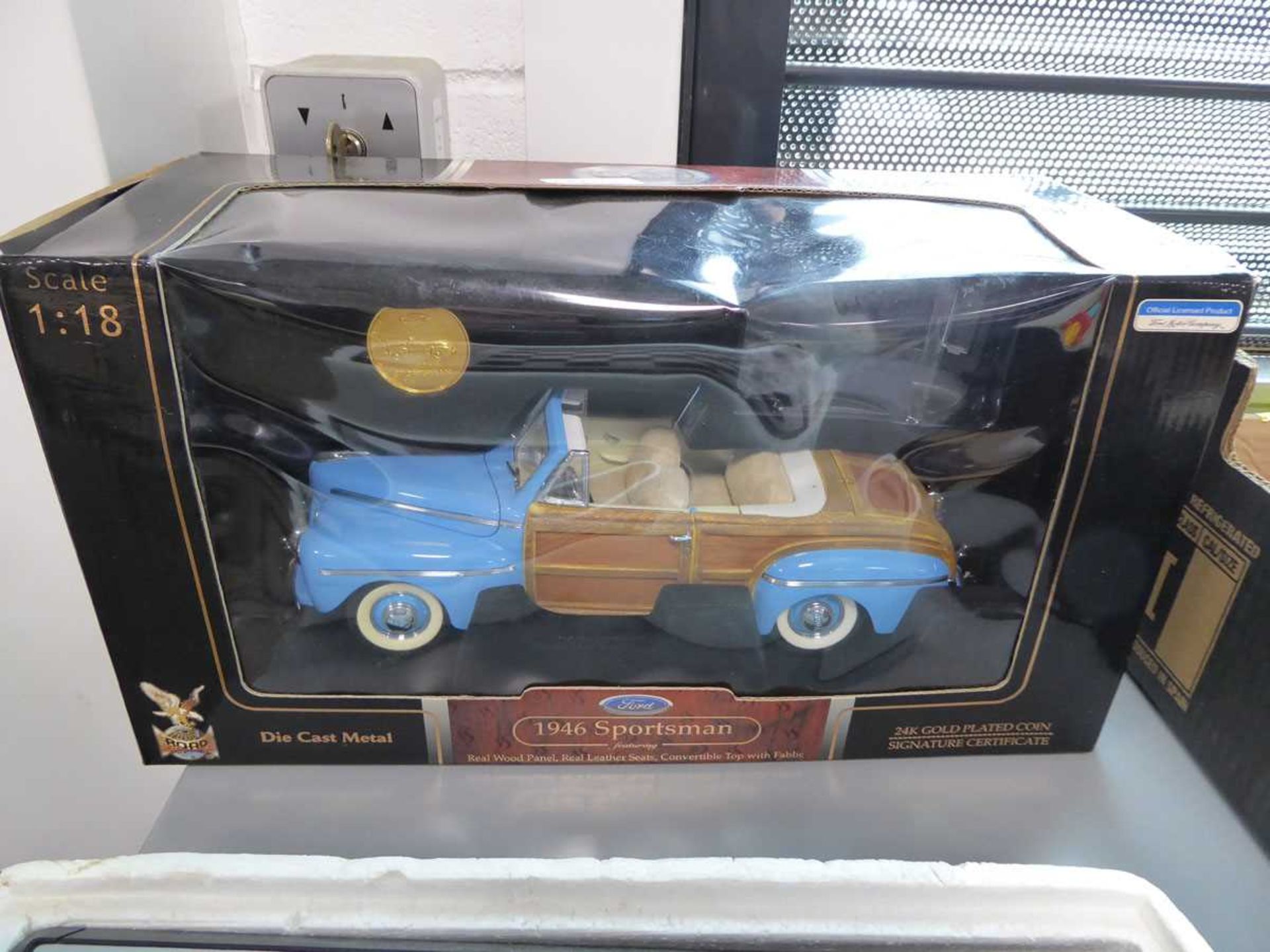 Diecast 1:18 scale model of a Ford 1946 Sportsman car