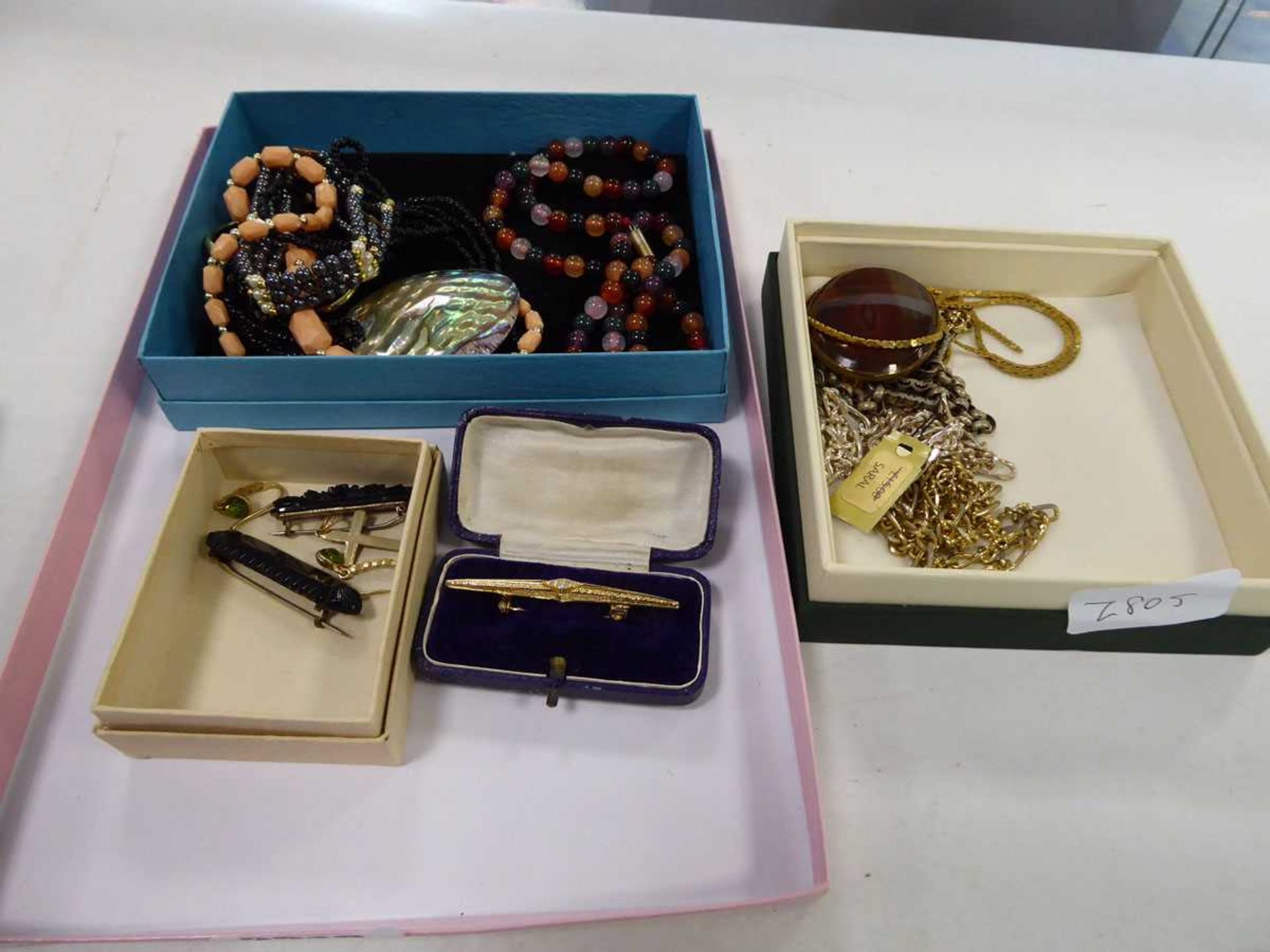 Tray containing jewellery