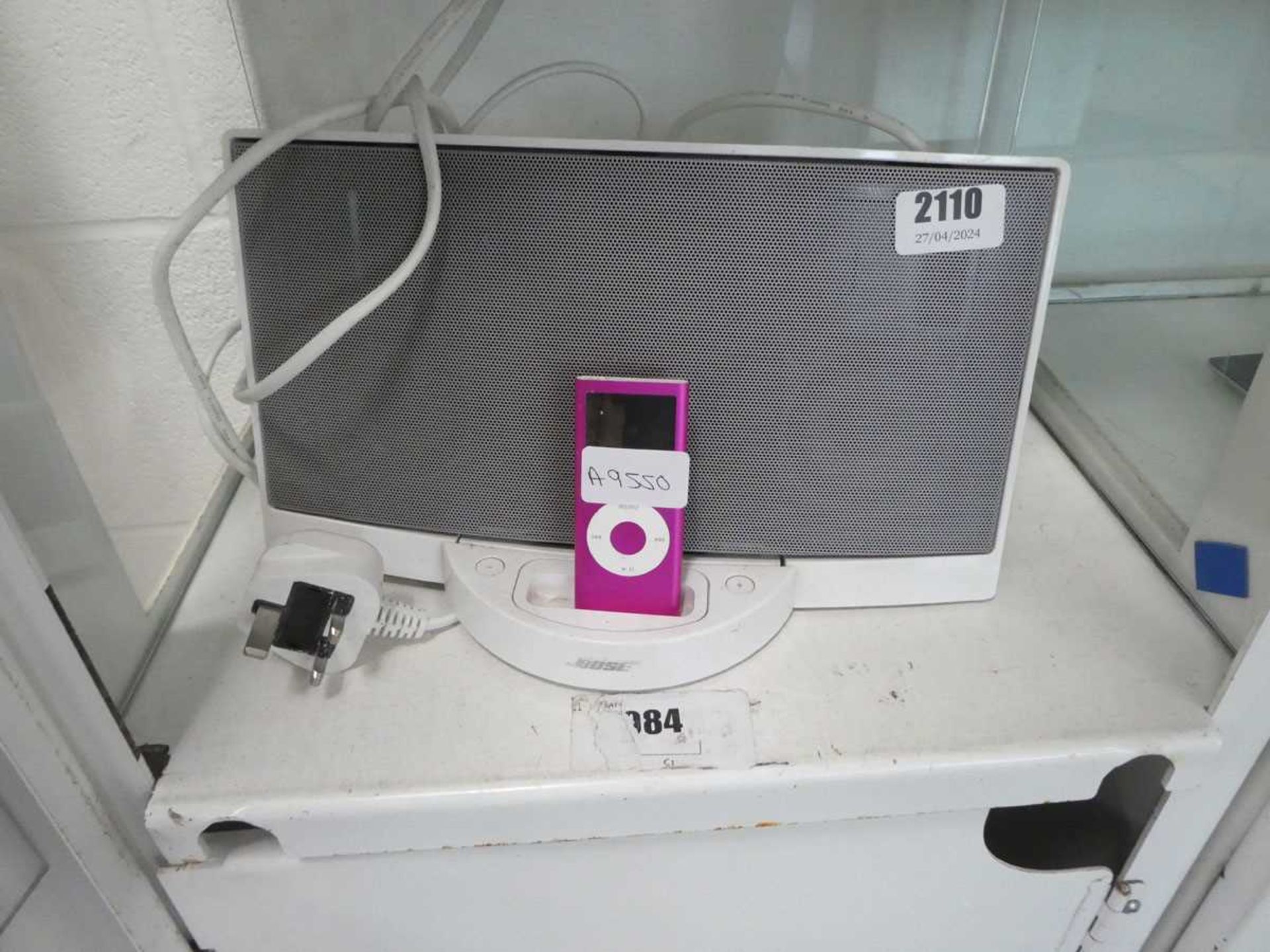 Bose iPod dock with iPod