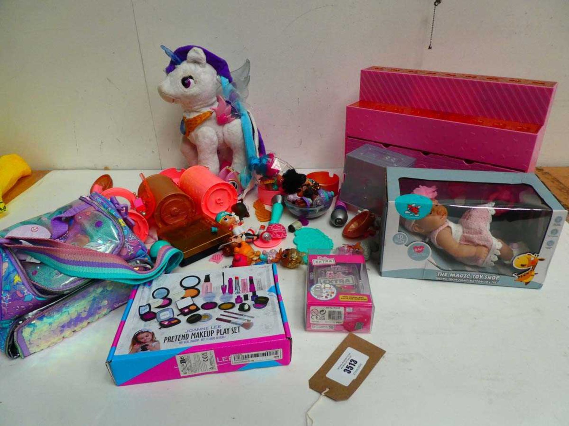 +VAT Various LOL doll toys, baby doll, Smiggle bag, etc