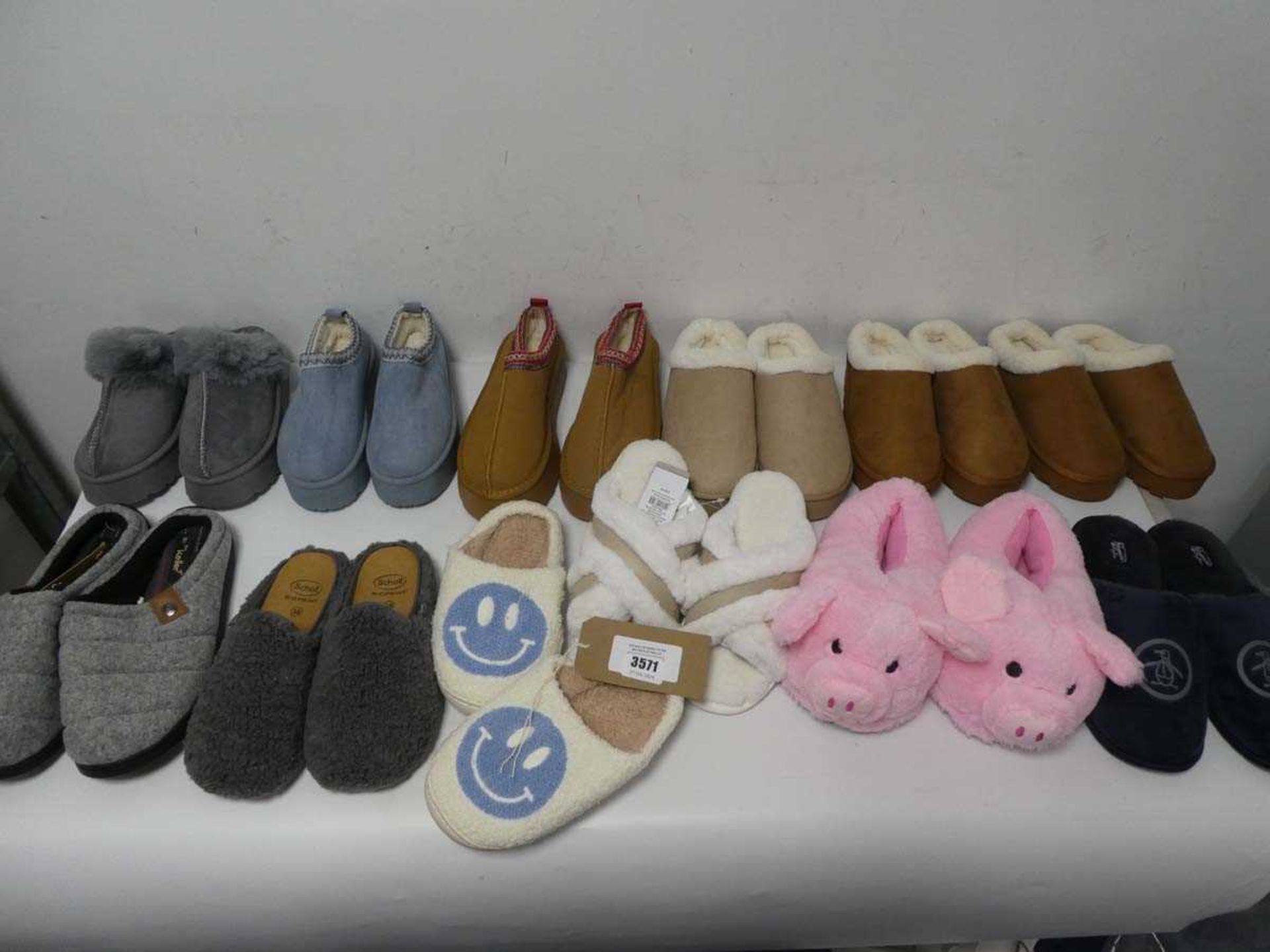 +VAT Bundle of slippers of various styles and sizes, includes- Dr.Keller, Scholl + Munsingwear