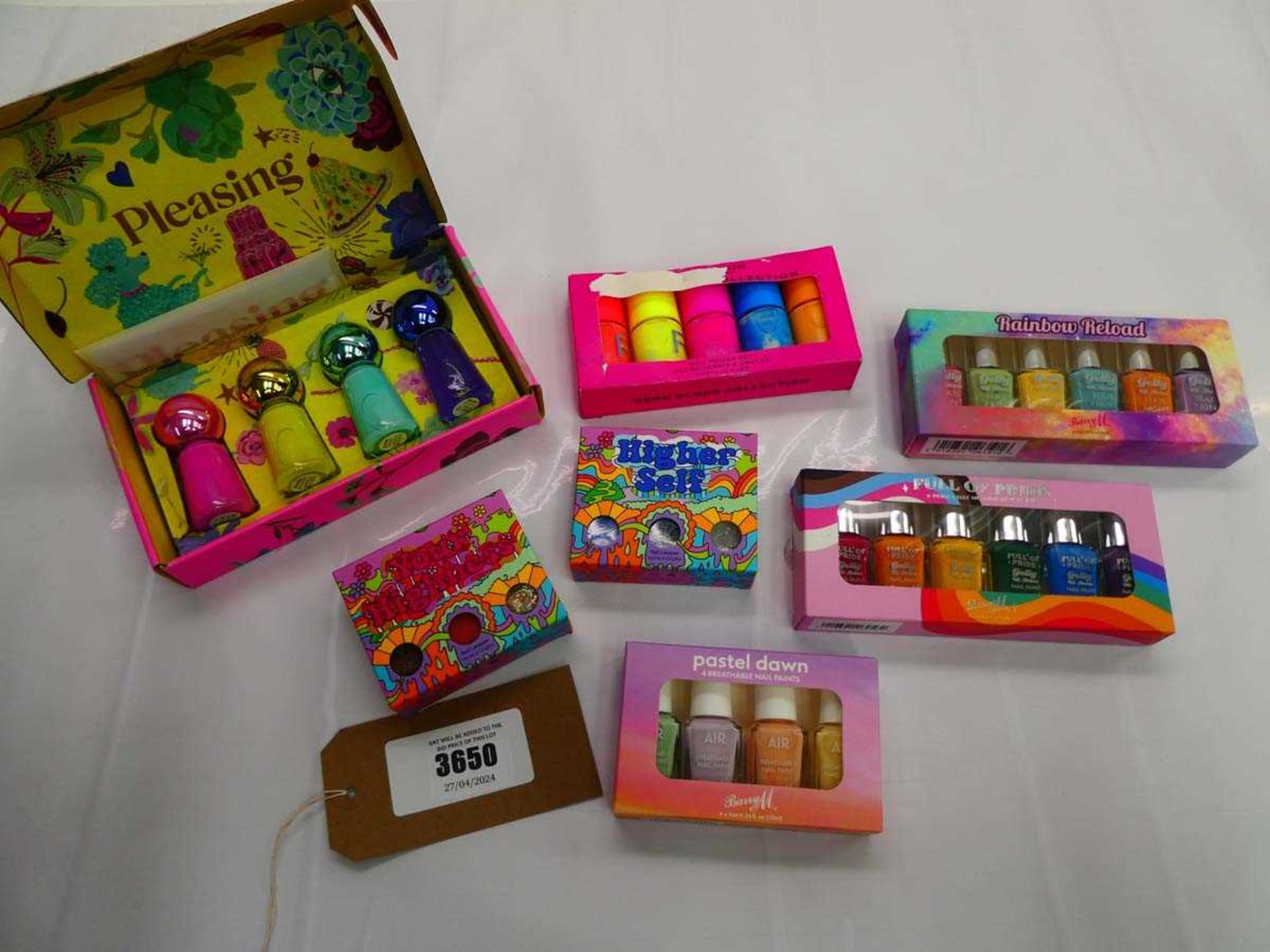 +VAT Selection of nail varnish gift sets in pastel / bright tones to include Pleasing, Cirque
