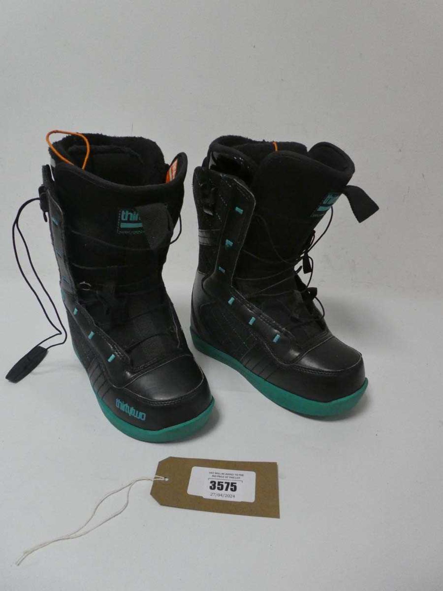 +VAT 1 x ThirtyTwo snowboarding boots, UK 4.5