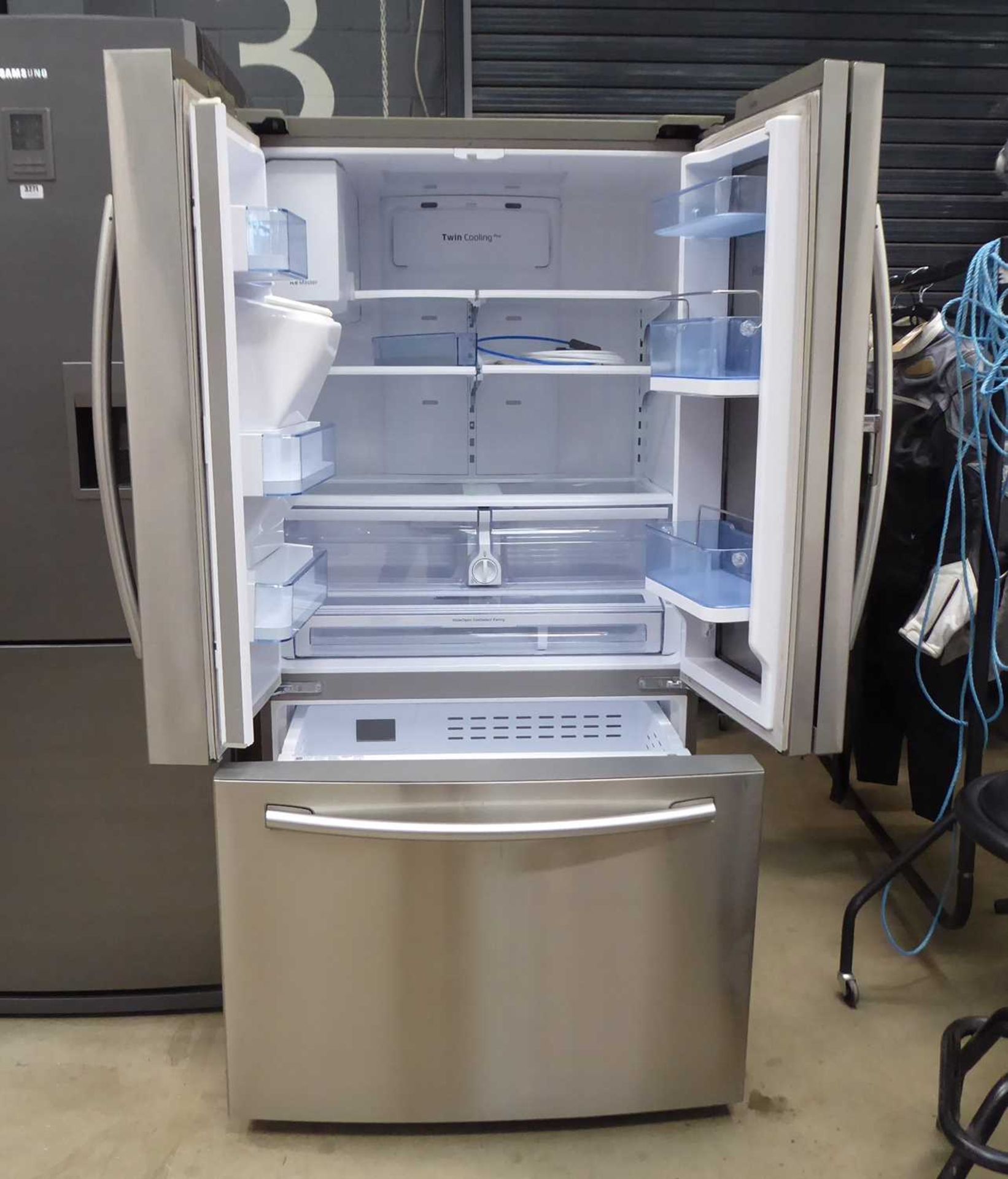 Samsung triple door American style fridge freezer - Image 2 of 2