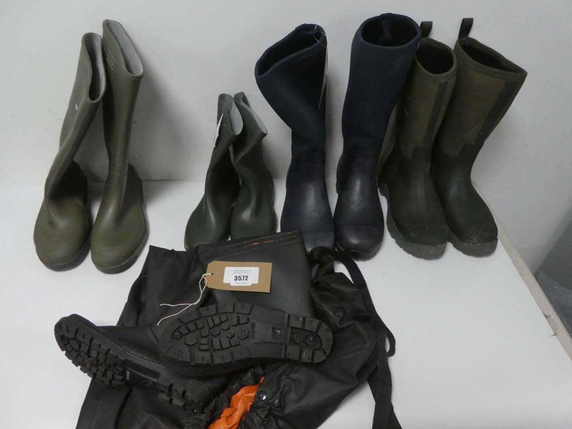+VAT Bundle of men's wellies of various sizes, new and uses, includes- chest waders with boots,