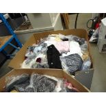 Large pallet of mixed ladies and gents clothing
