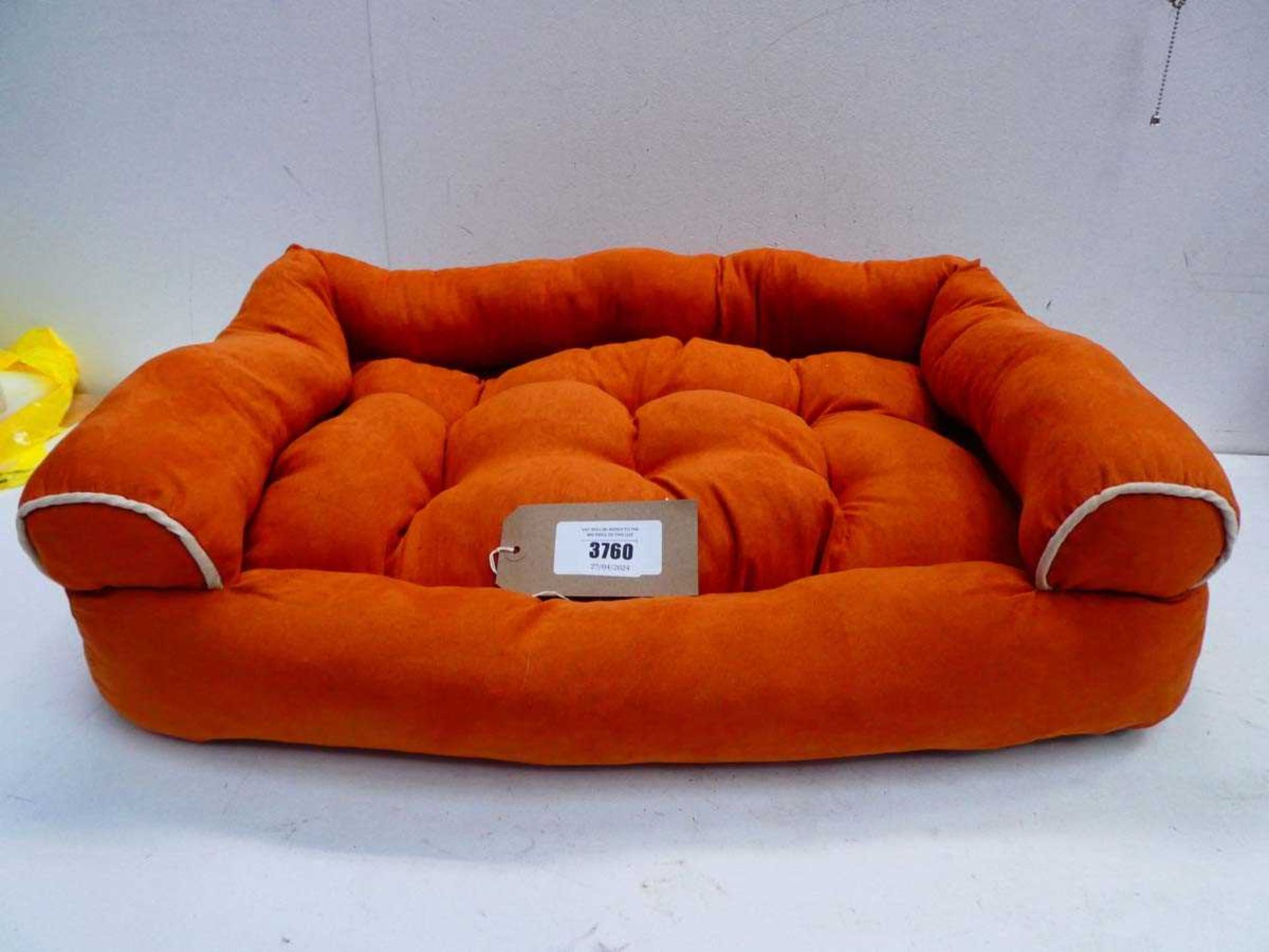 +VAT Orange dog bed