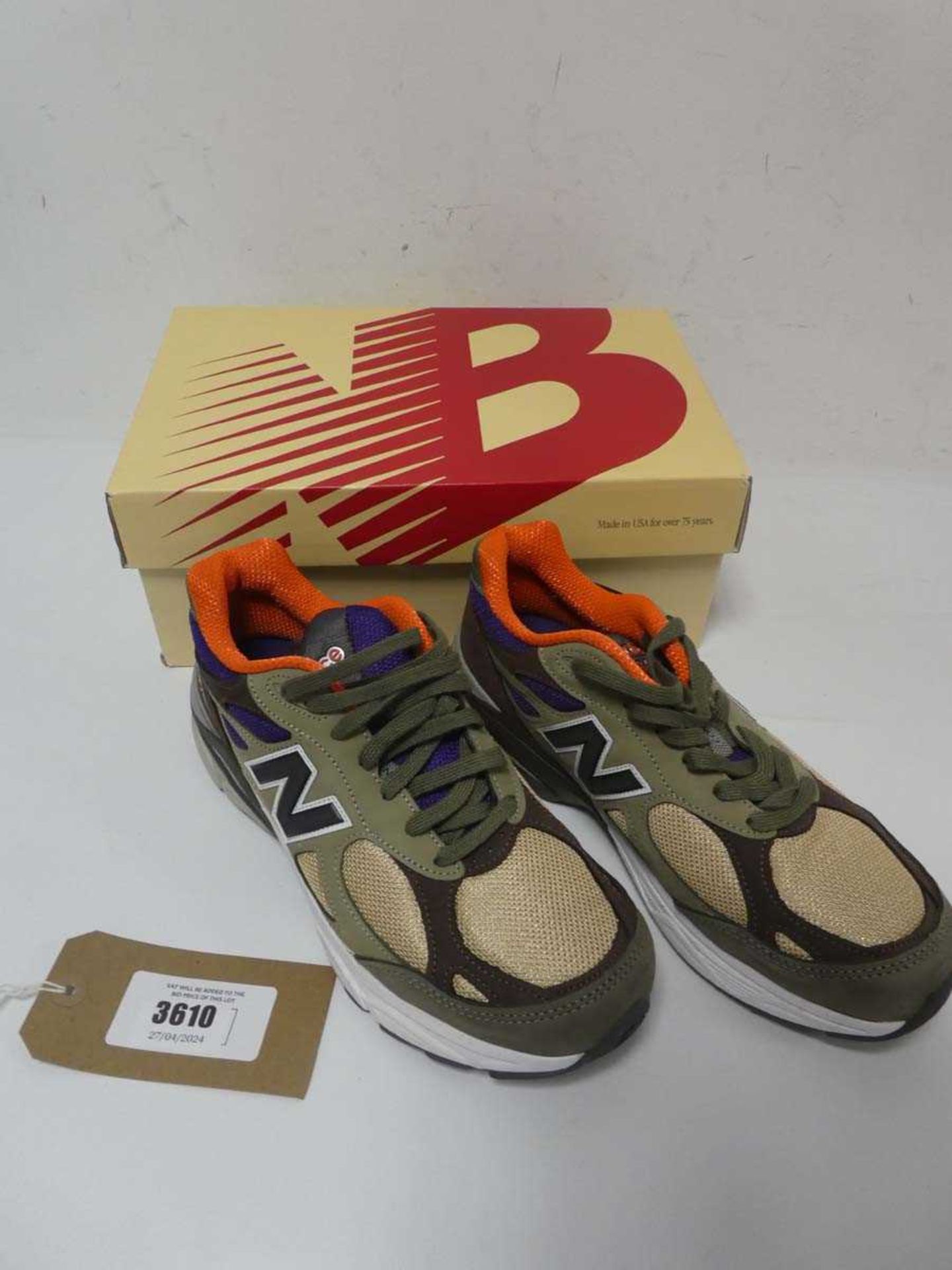 +VAT 1 x New Balance trainers, UK 8.5